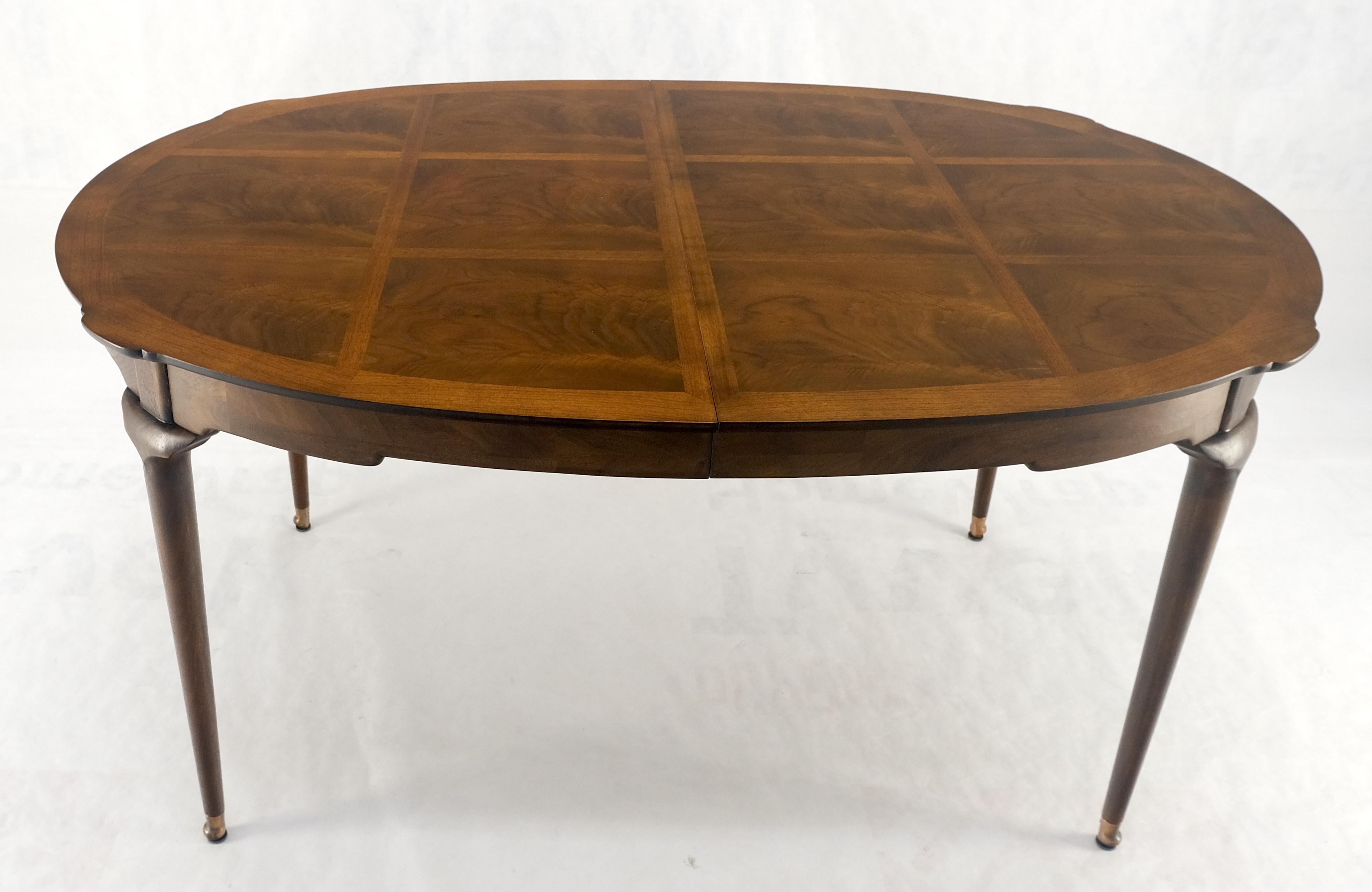 Ronce de noyer flammé ovale à trois feuilles  Table de conférence MINT ! en vente 1