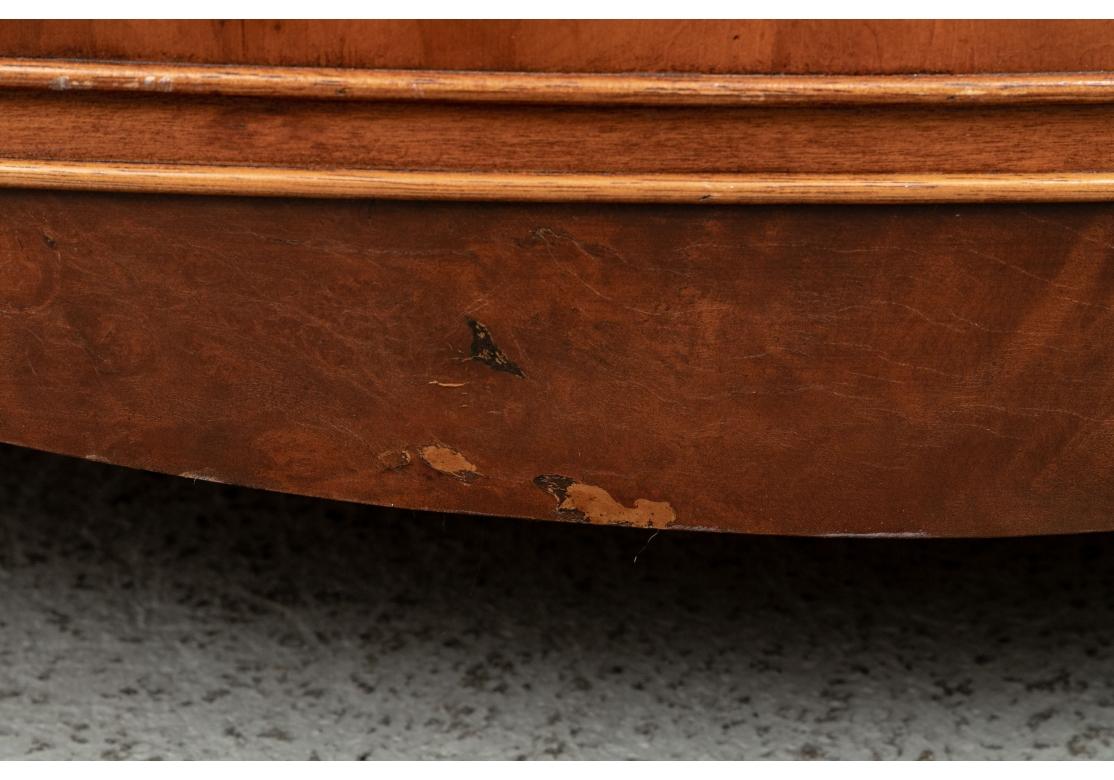 Cassapanca a fascia in legno di radica con arco in vendita 3