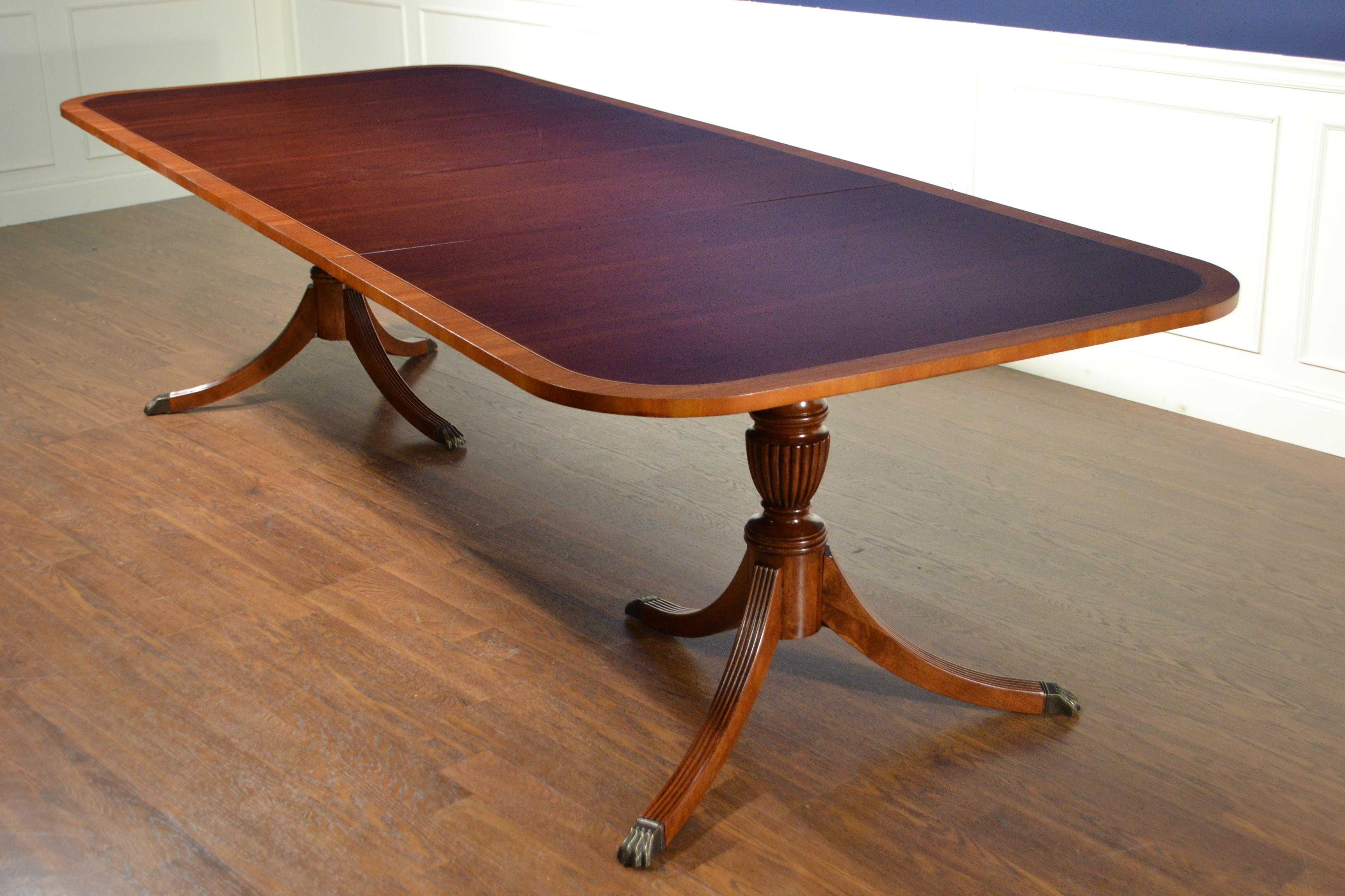 American Banded Cathedral Mahogany Georgian Style Pedestal Dining Table by Leighton Hall For Sale