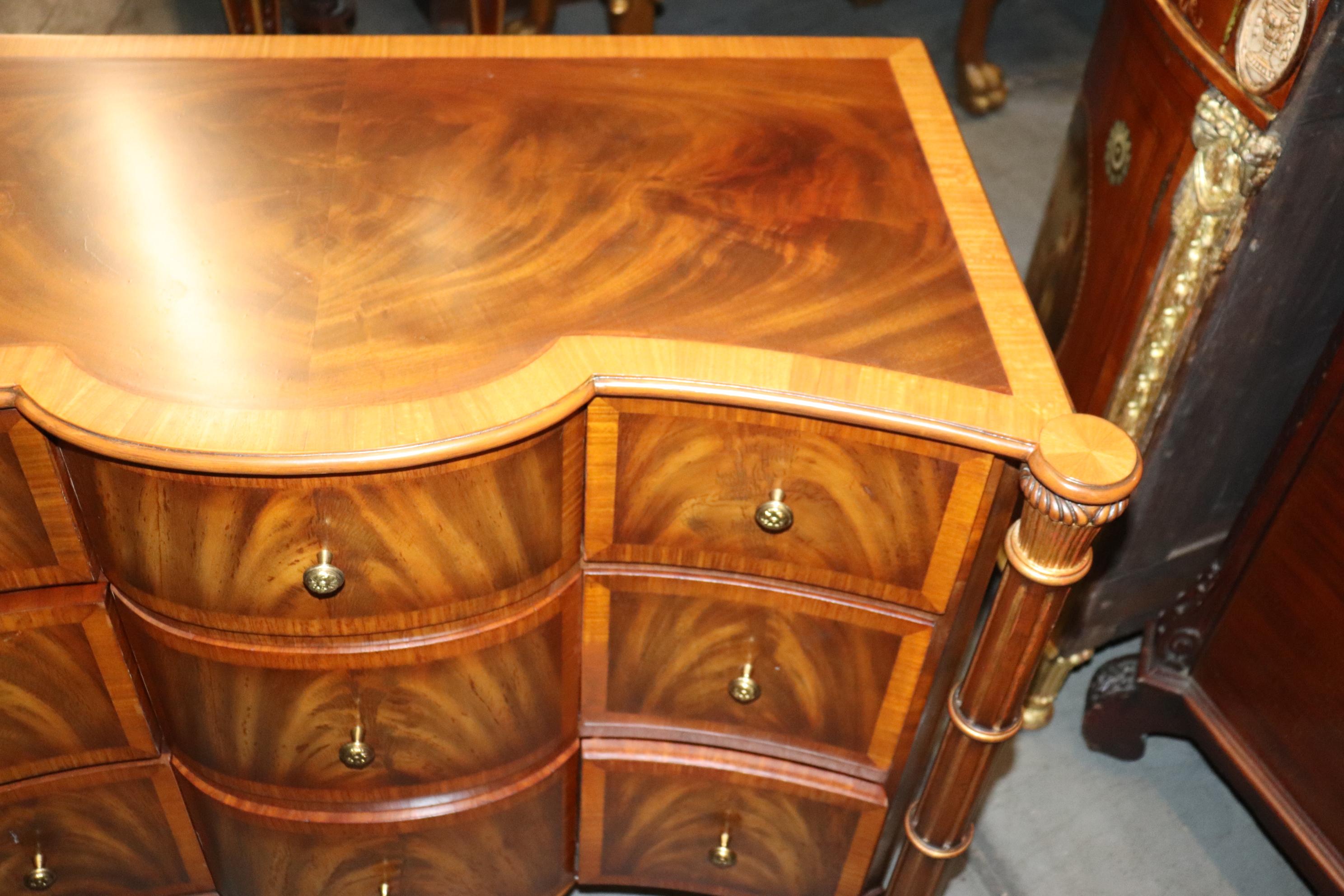 Banded Flame Mahogany Nine Drawer English Regency Style Maitland Smith Commode In Good Condition In Swedesboro, NJ