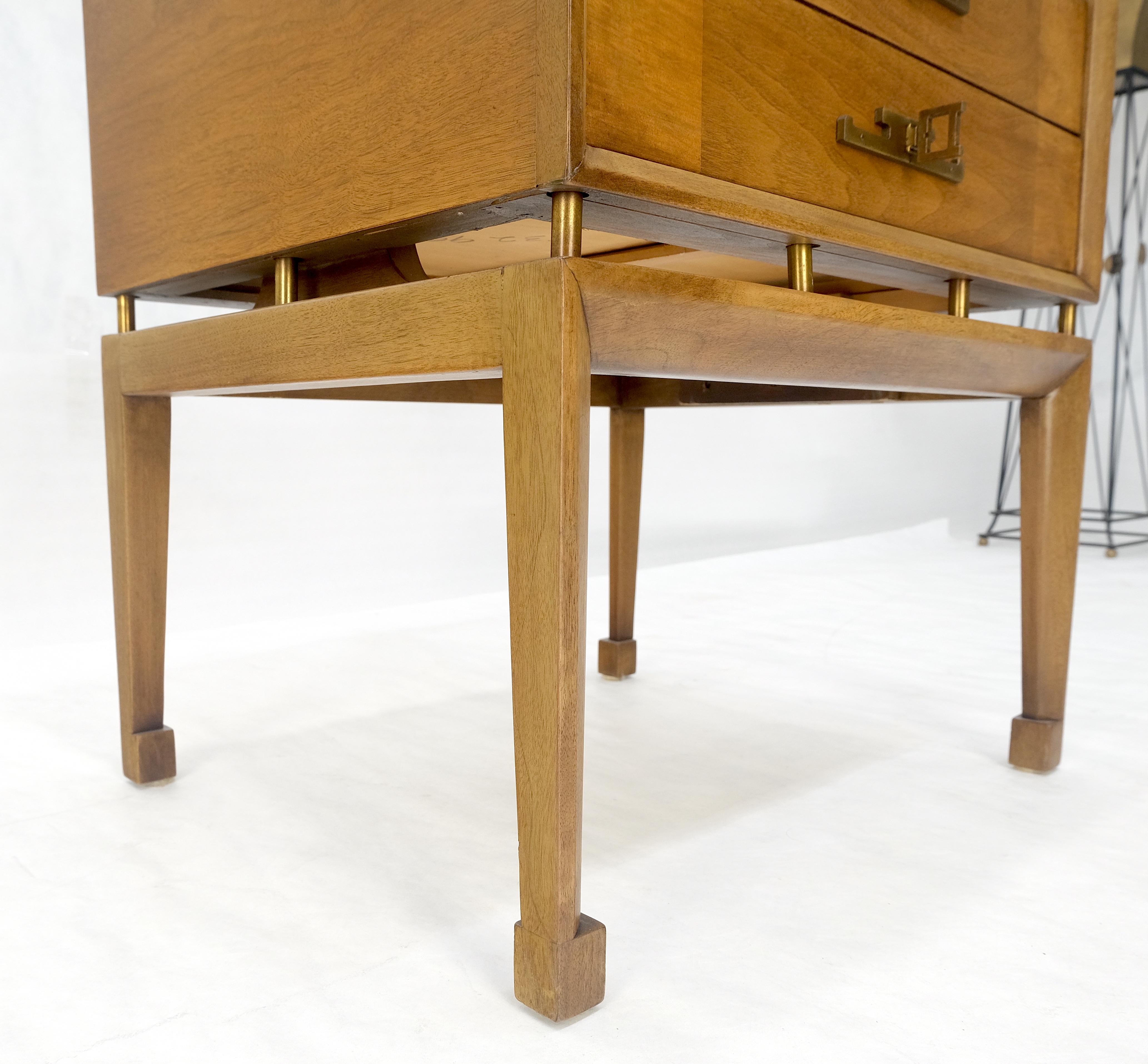 Banded Gallery Top Bracket Legs Floating 2 Drawer Walnut Night Stand End Table en vente 3