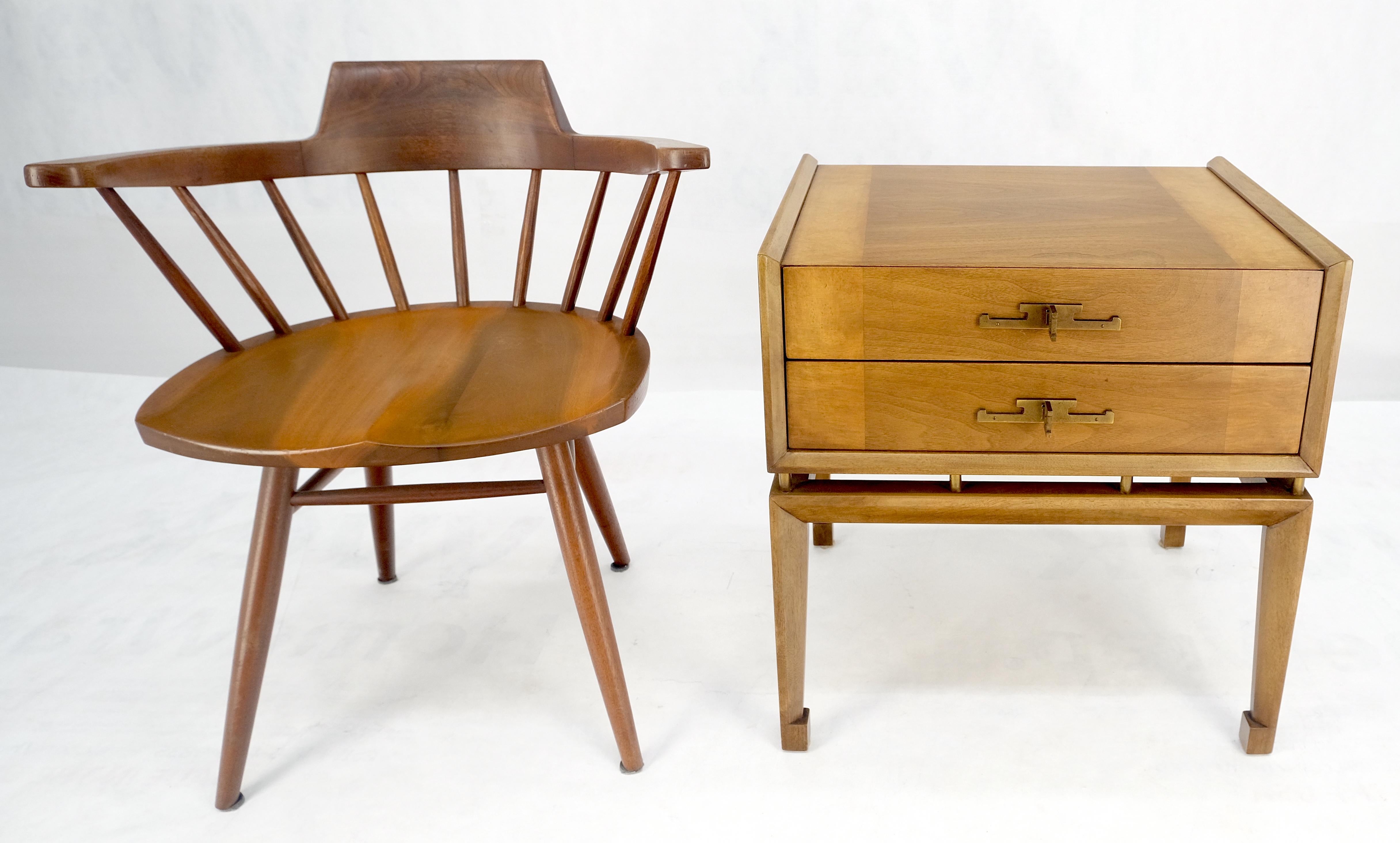 Banded Gallery Top Bracket Legs Floating 2 Drawer Walnut Night Stand End Table en vente 4