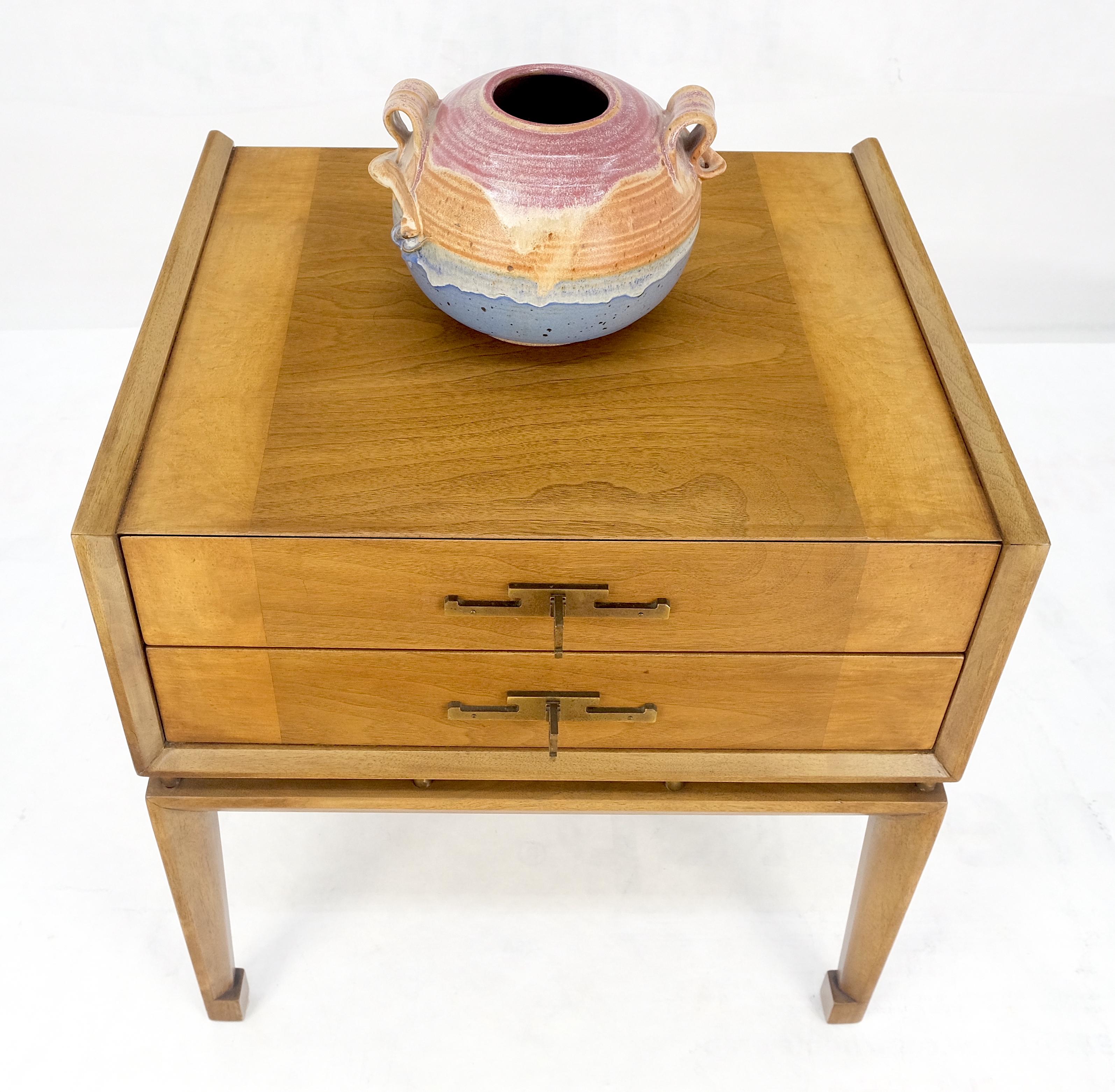 Banded Gallery Top Bracket Legs Floating 2 Drawer Walnut Night Stand End Table en vente 5