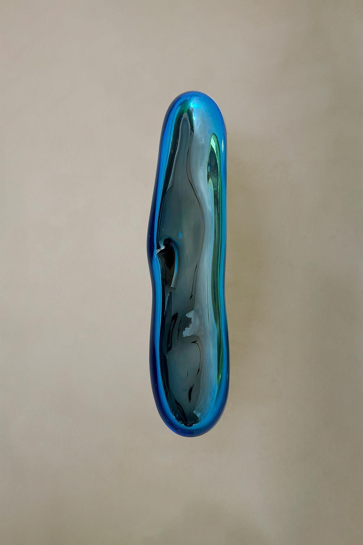 Postmoderno Specchio scultoreo contemporaneo Banded I in argento e nero di Homa in vendita