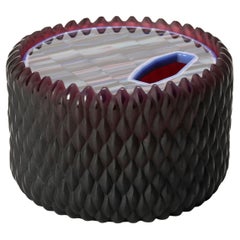 Banded Lupin, caja con tapa de vidrio fundido de color berenjena, lila y aguamarina, de Angela Jarman