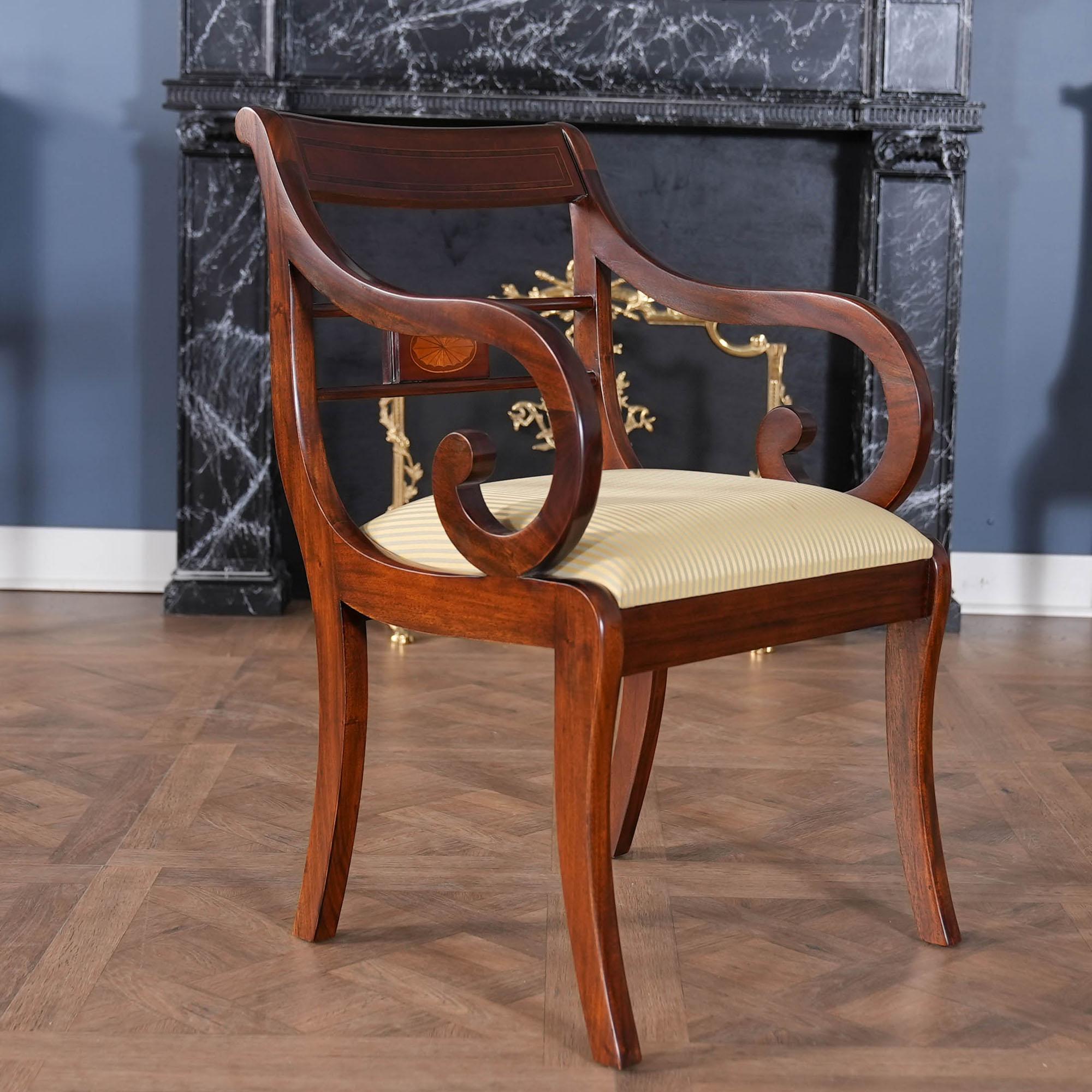 Questo set di 10 sedie a fascia in mogano è composto da 2 poltrone e 8 sedie laterali. Le sedie sono realizzate con il più pregiato mogano massiccio coltivato in piantagione e con le migliori impiallacciature disponibili. Tutti questi materiali si