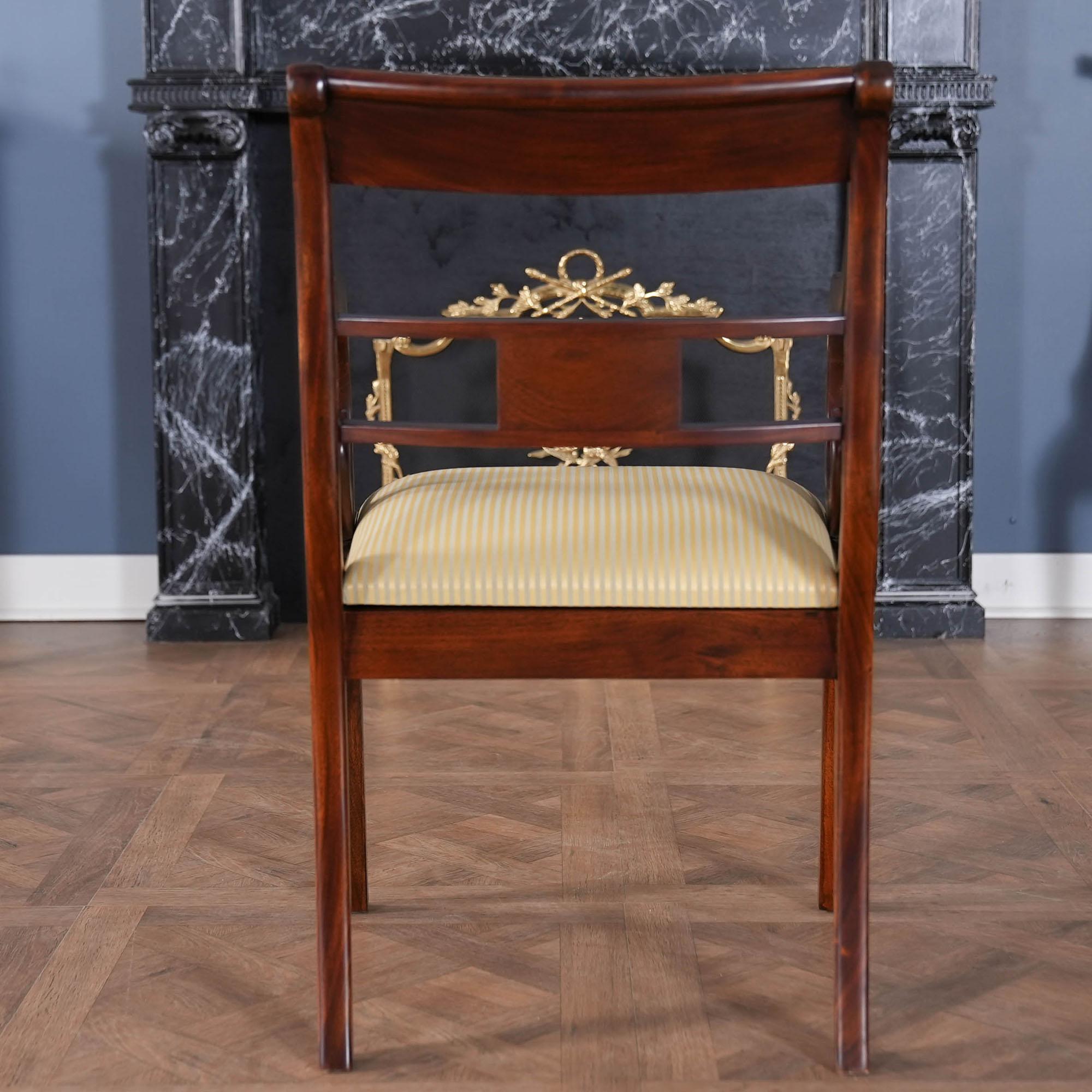 Intagliato a mano Sedie a fascia in mogano, set da 10 in vendita