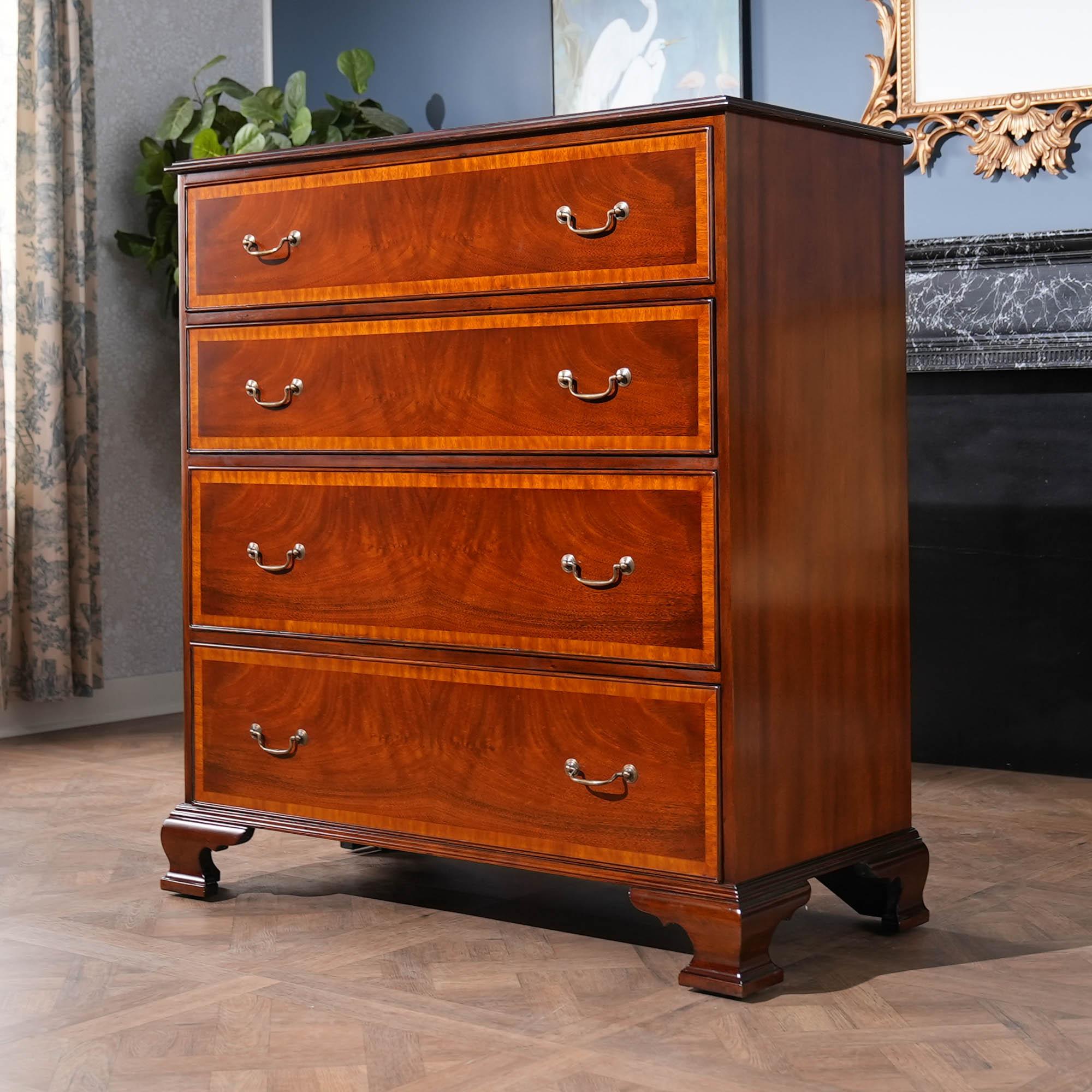 Mahagoni-Truhe mit Bändern im Angebot 7