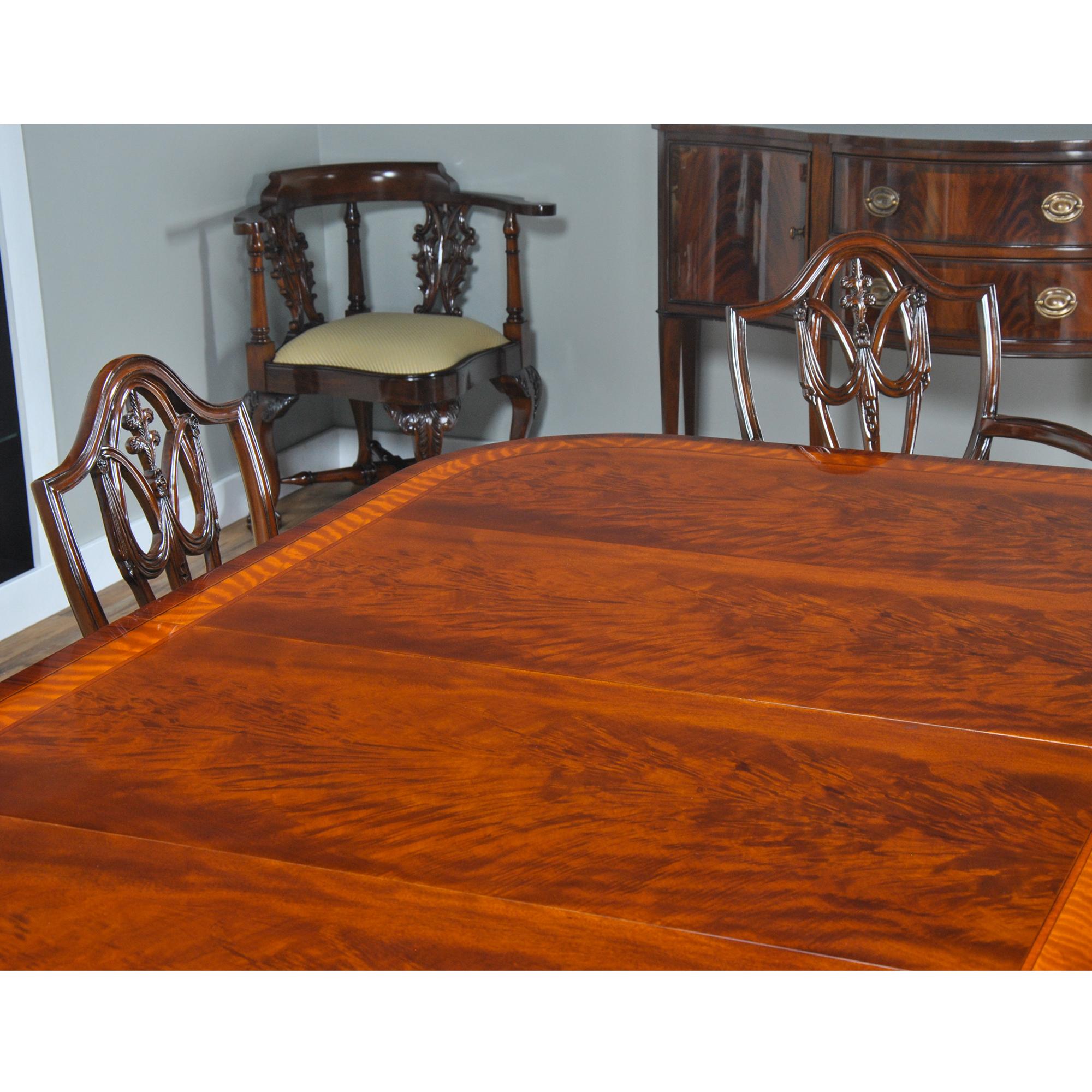 Banded Mahogany Dining Table  For Sale 1
