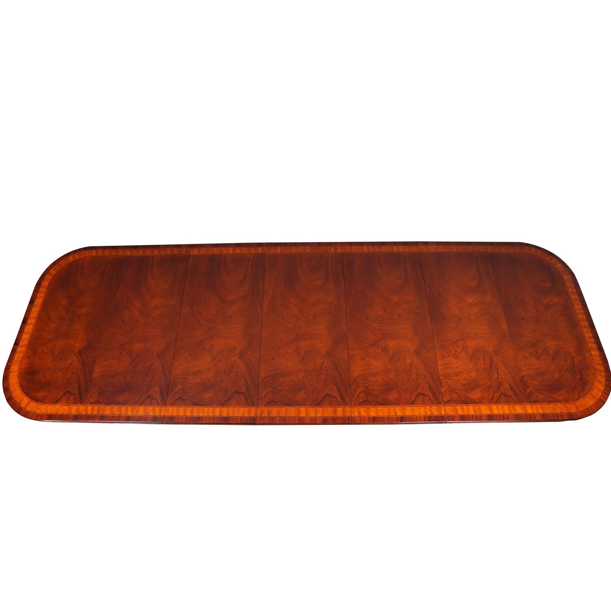 Table de salle à manger en acajou en vente 2