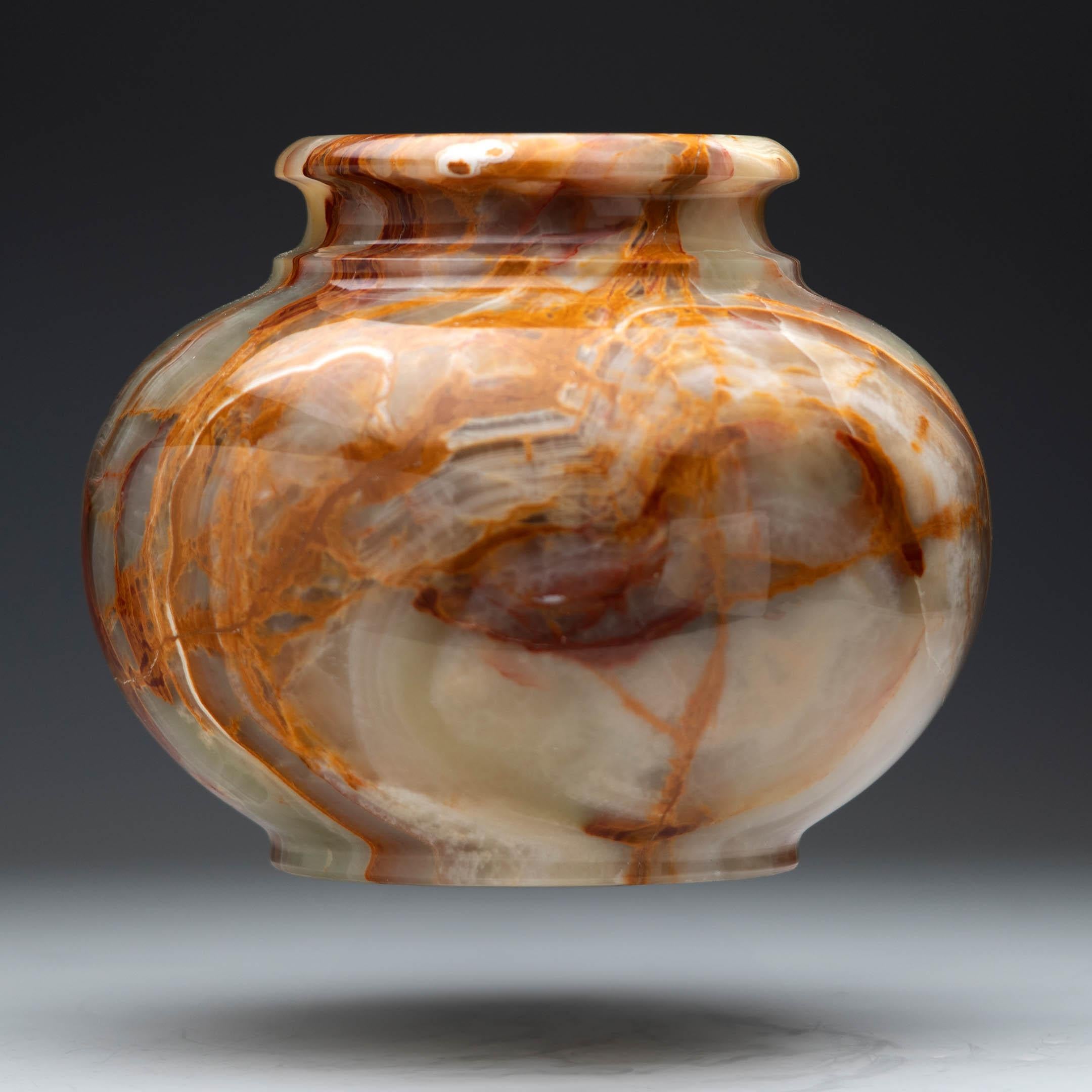 Banded Onyx Vase In New Condition For Sale In New York, NY