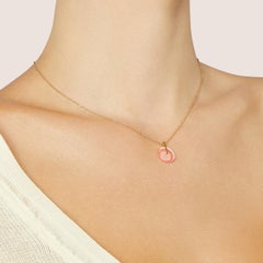 Collana con ciondolo contemporaneo in oro giallo 18kt con rodochrosite a bande