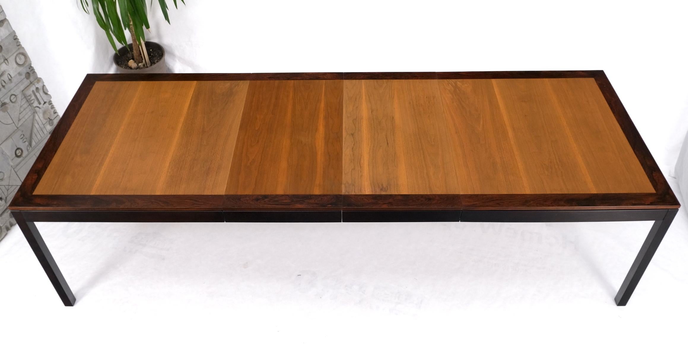 Mesa de comedor rectangular de palisandro y nogal con bandas y dos tableros extensibles de 20 pulgadas en venta 4