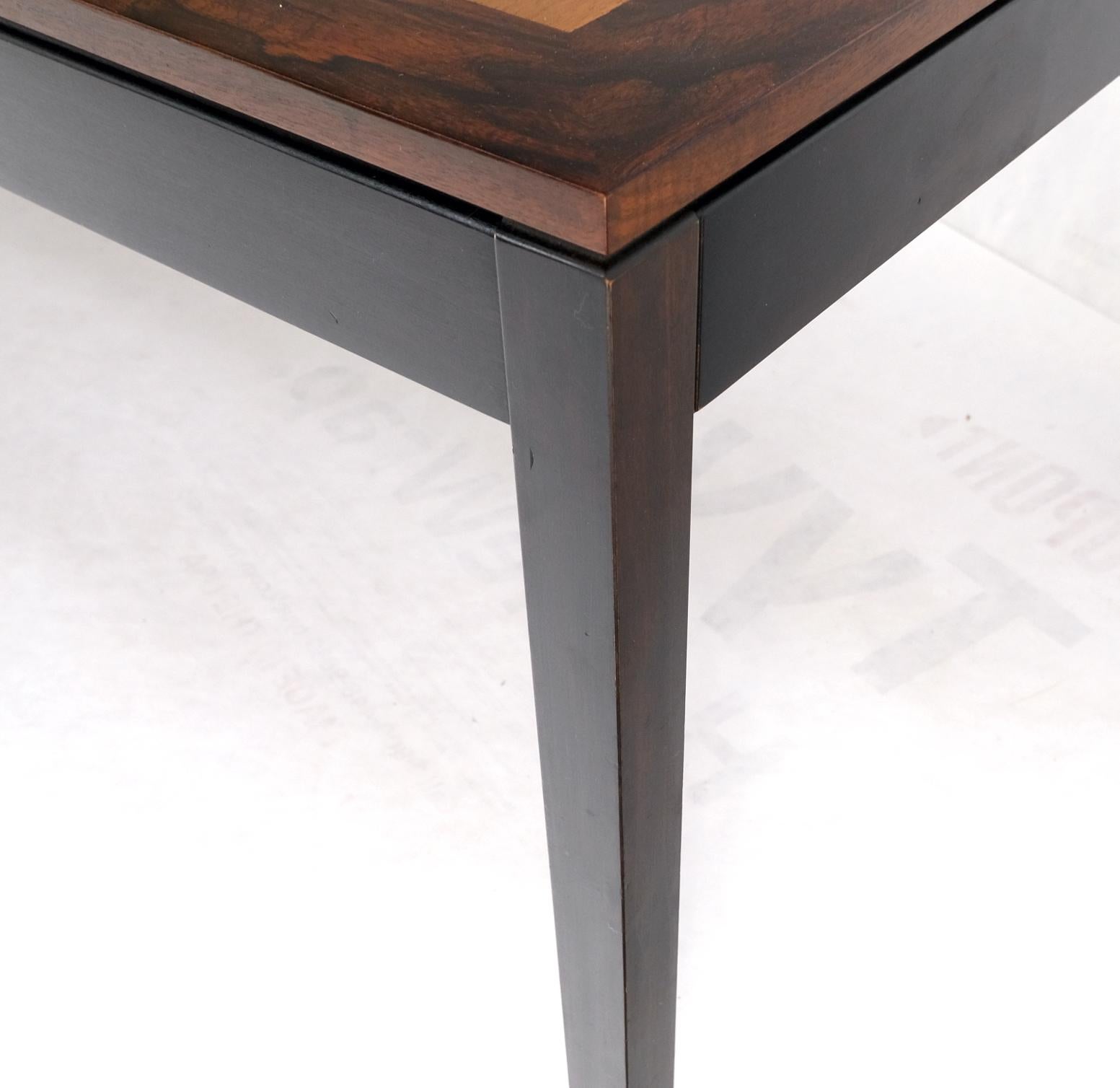 Mesa de comedor rectangular de palisandro y nogal con bandas y dos tableros extensibles de 20 pulgadas Lacado en venta