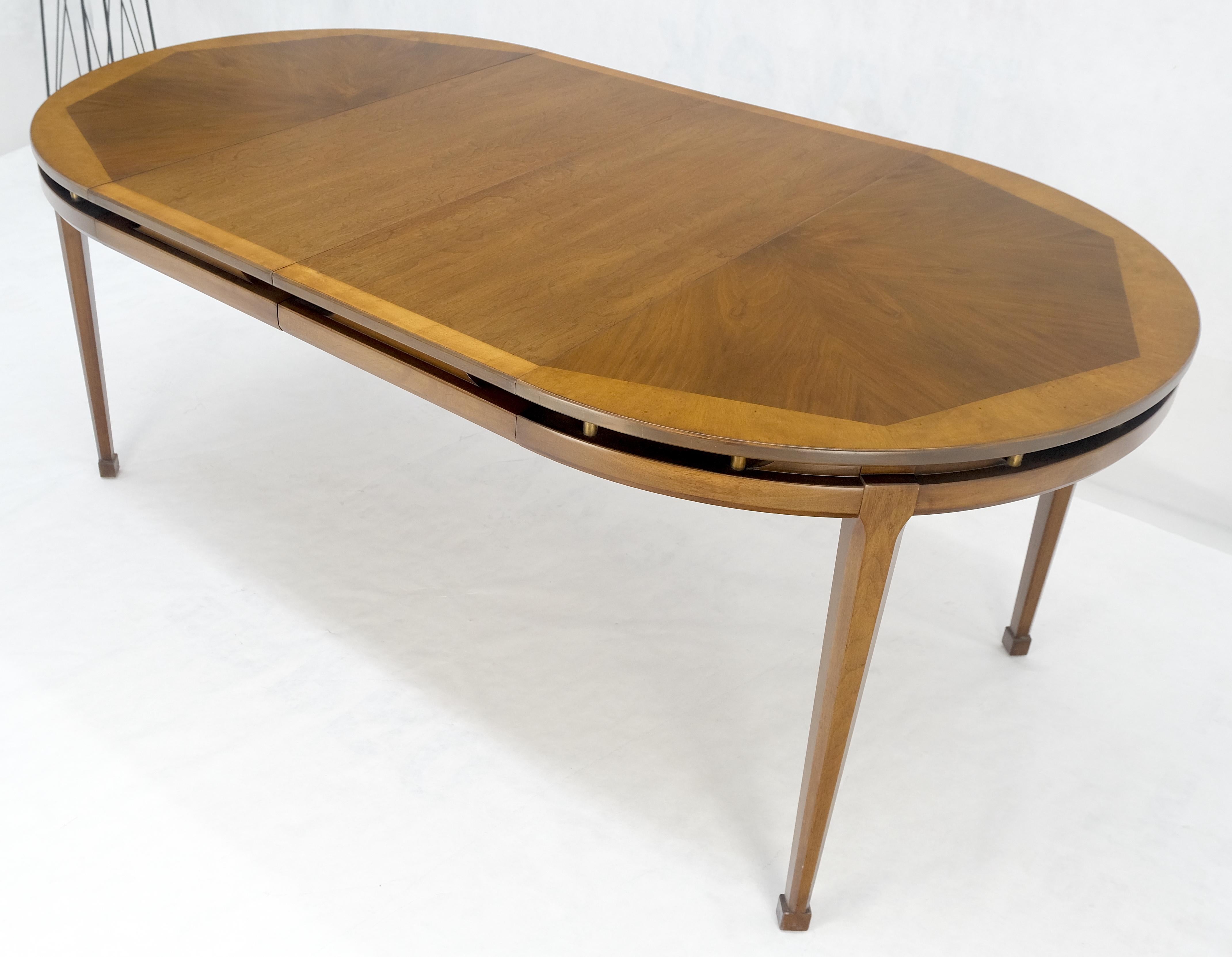 Banded Top Round Walnut Mid Century Modern Dining Table 2 Leaves MINT! In Good Condition For Sale In Rockaway, NJ