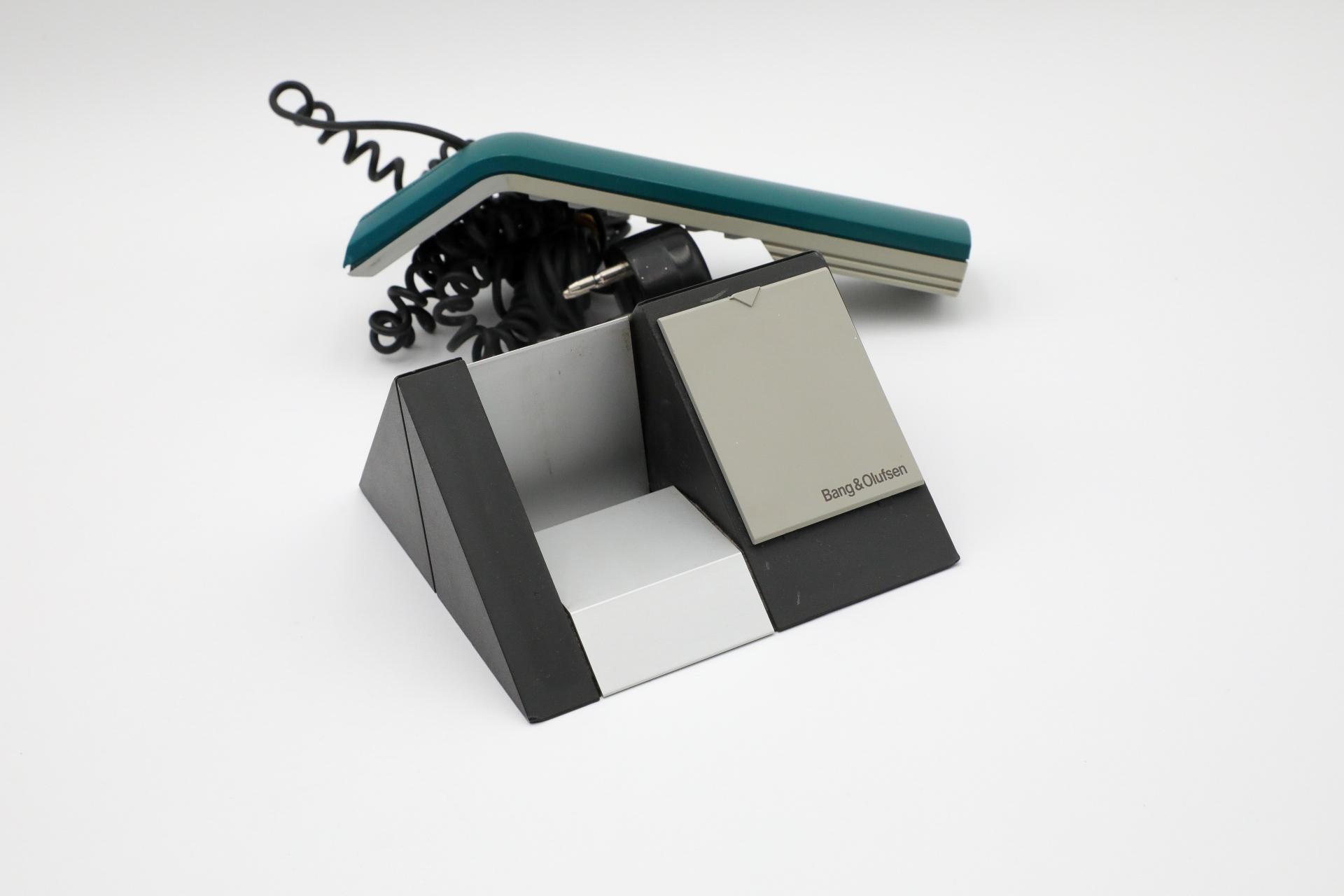 Bang & Olufsen 1990's BeoCom 1401 Grünes Telefon mit grauer Basis und schwarzer Corde im Angebot 5