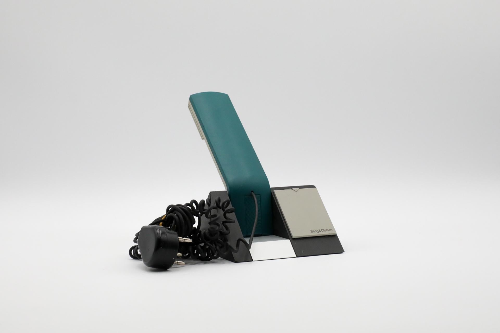 Bang & Olufsen 1990's BeoCom 1401 Grünes Telefon mit grauer Basis und schwarzer Corde im Angebot 6