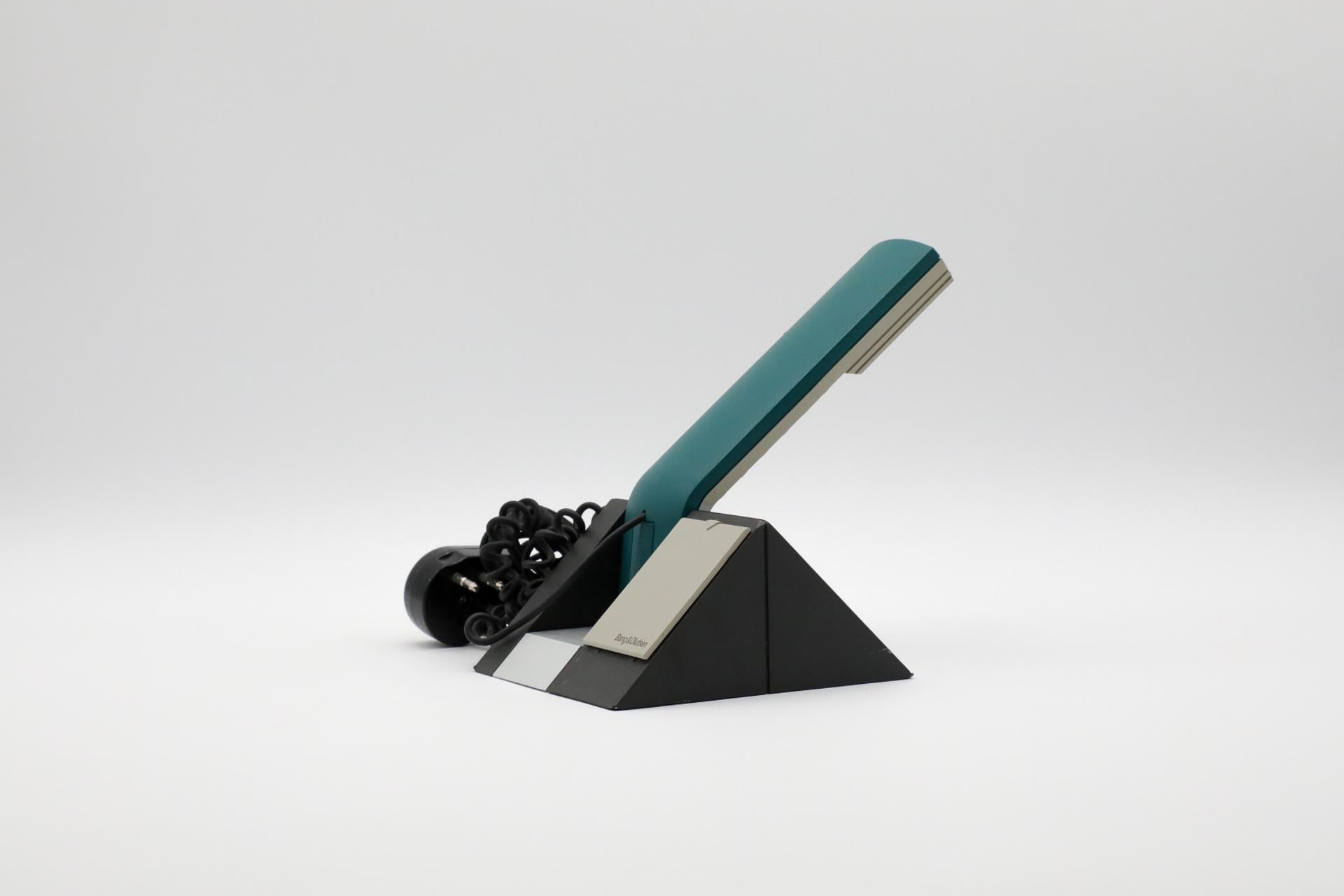 Bang & Olufsen 1990's BeoCom 1401 Grünes Telefon mit grauer Basis und schwarzer Corde im Angebot 7