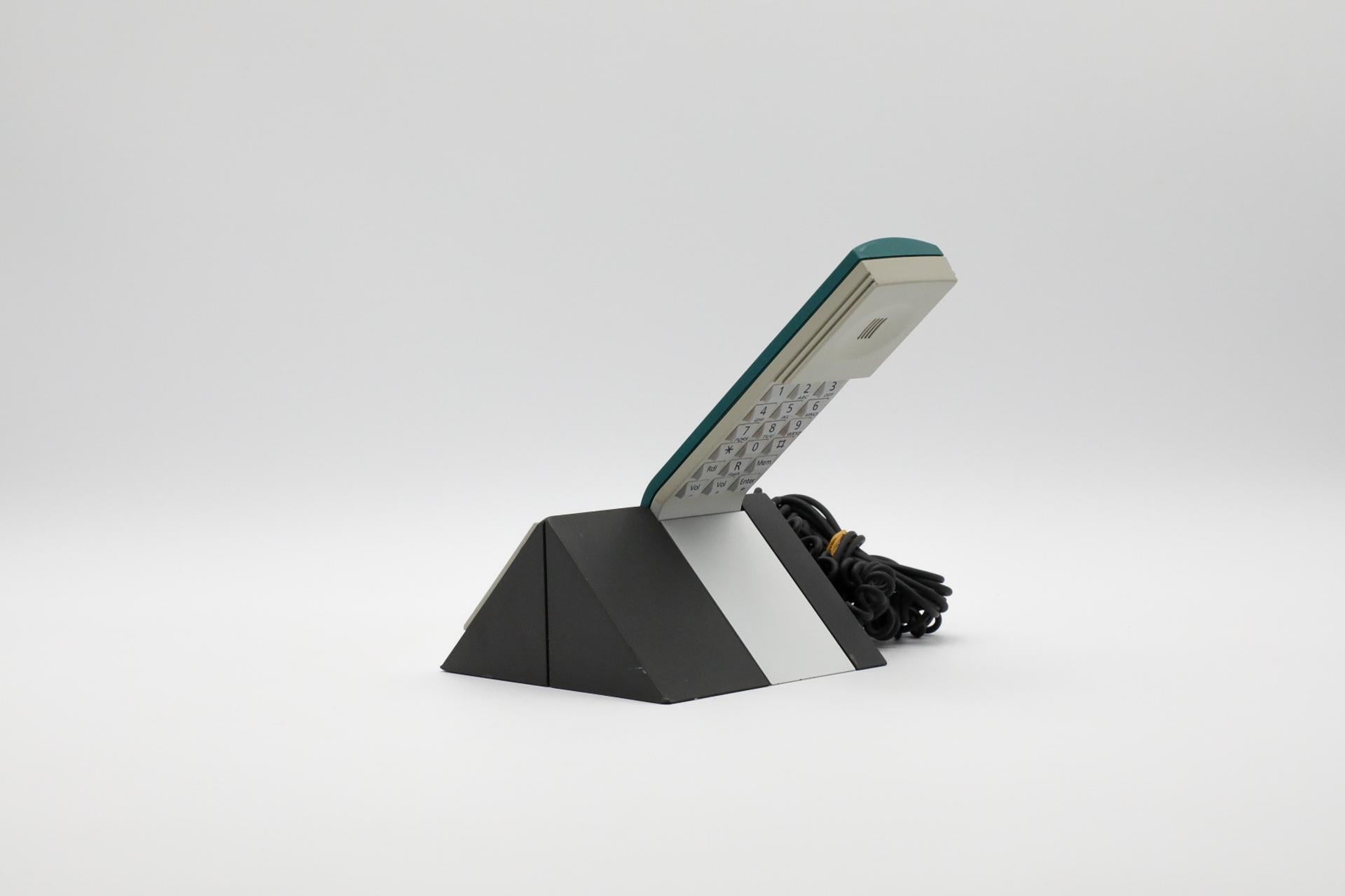 Bang & Olufsen 1990's BeoCom 1401 Grünes Telefon mit grauer Basis und schwarzer Corde im Angebot 8