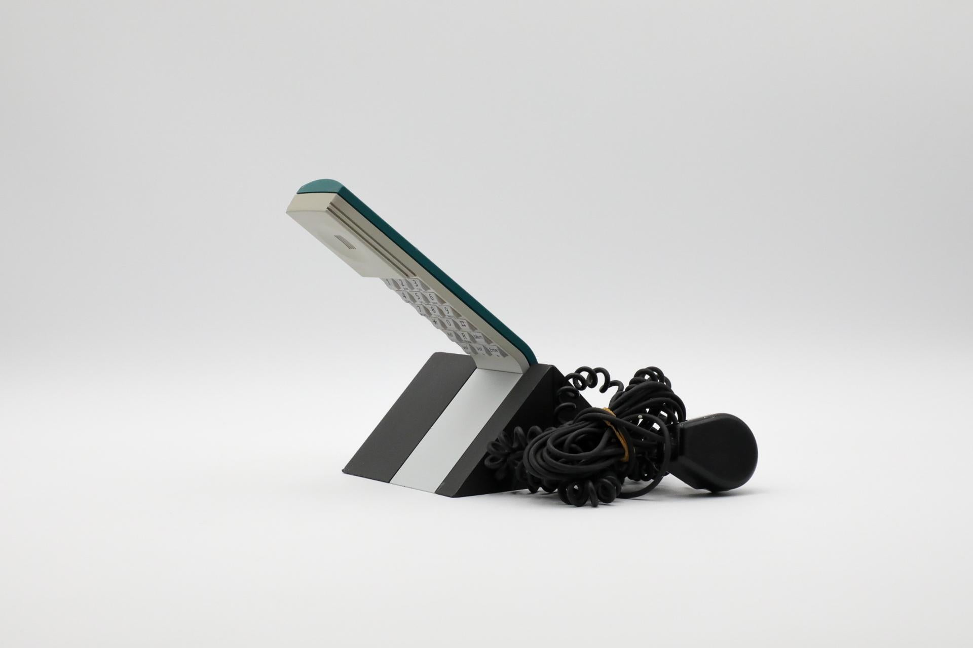 Bang & Olufsen 1990's BeoCom 1401 Grünes Telefon mit grauer Basis und schwarzer Corde im Angebot 9