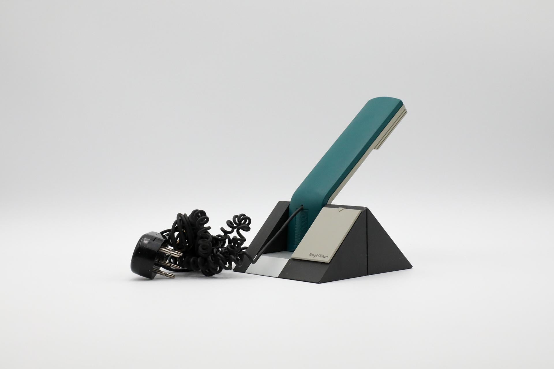 Bang & Olufsen 1990's BeoCom 1401 Grünes Telefon mit grauer Basis und schwarzer Corde im Angebot 10