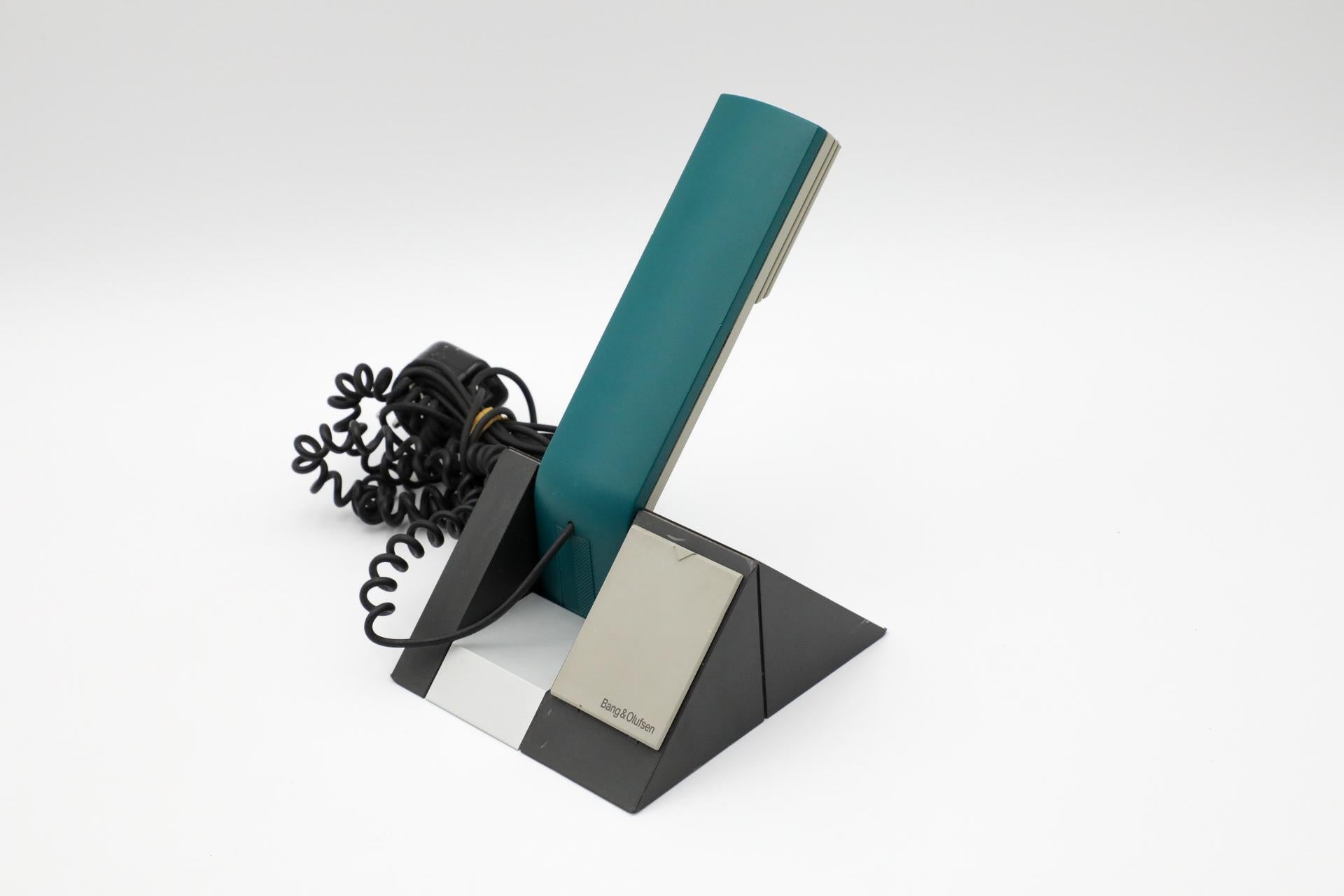 Bang & Olufsen 1990's BeoCom 1401 Grünes Telefon mit grauer Basis und schwarzer Corde (Sonstiges) im Angebot