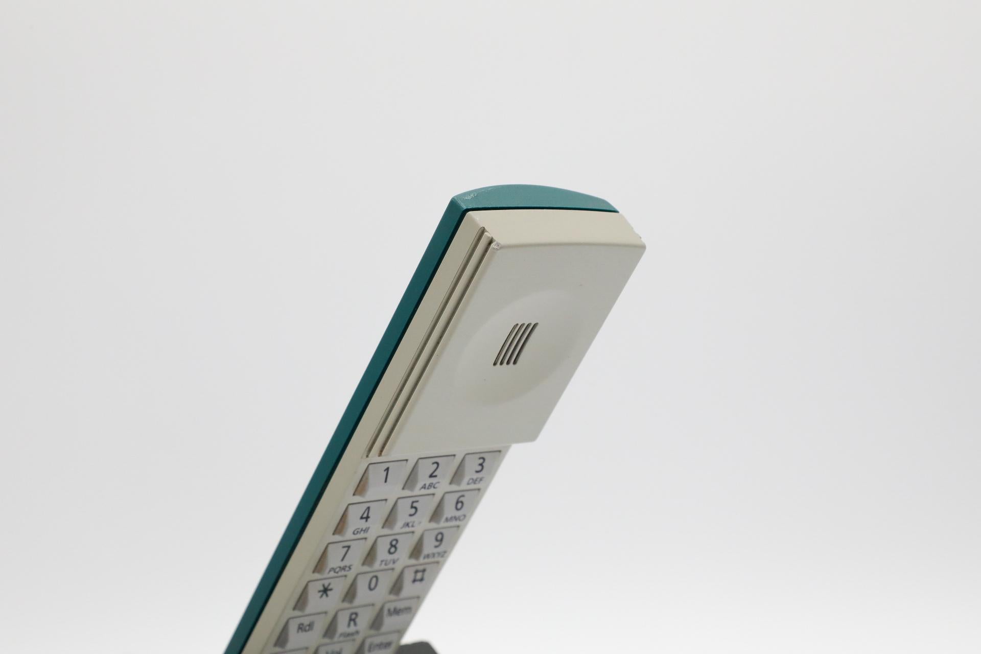 Bang & Olufsen 1990's BeoCom 1401 Grünes Telefon mit grauer Basis und schwarzer Corde (Dänisch) im Angebot