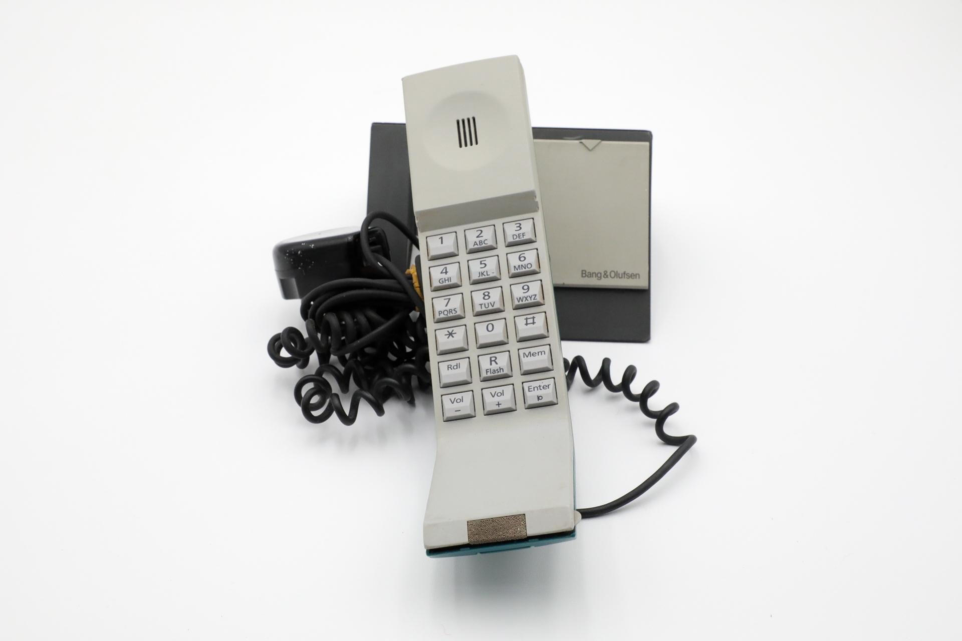 Bang & Olufsen 1990's BeoCom 1401 Grünes Telefon mit grauer Basis und schwarzer Corde im Zustand „Gut“ im Angebot in Los Angeles, CA