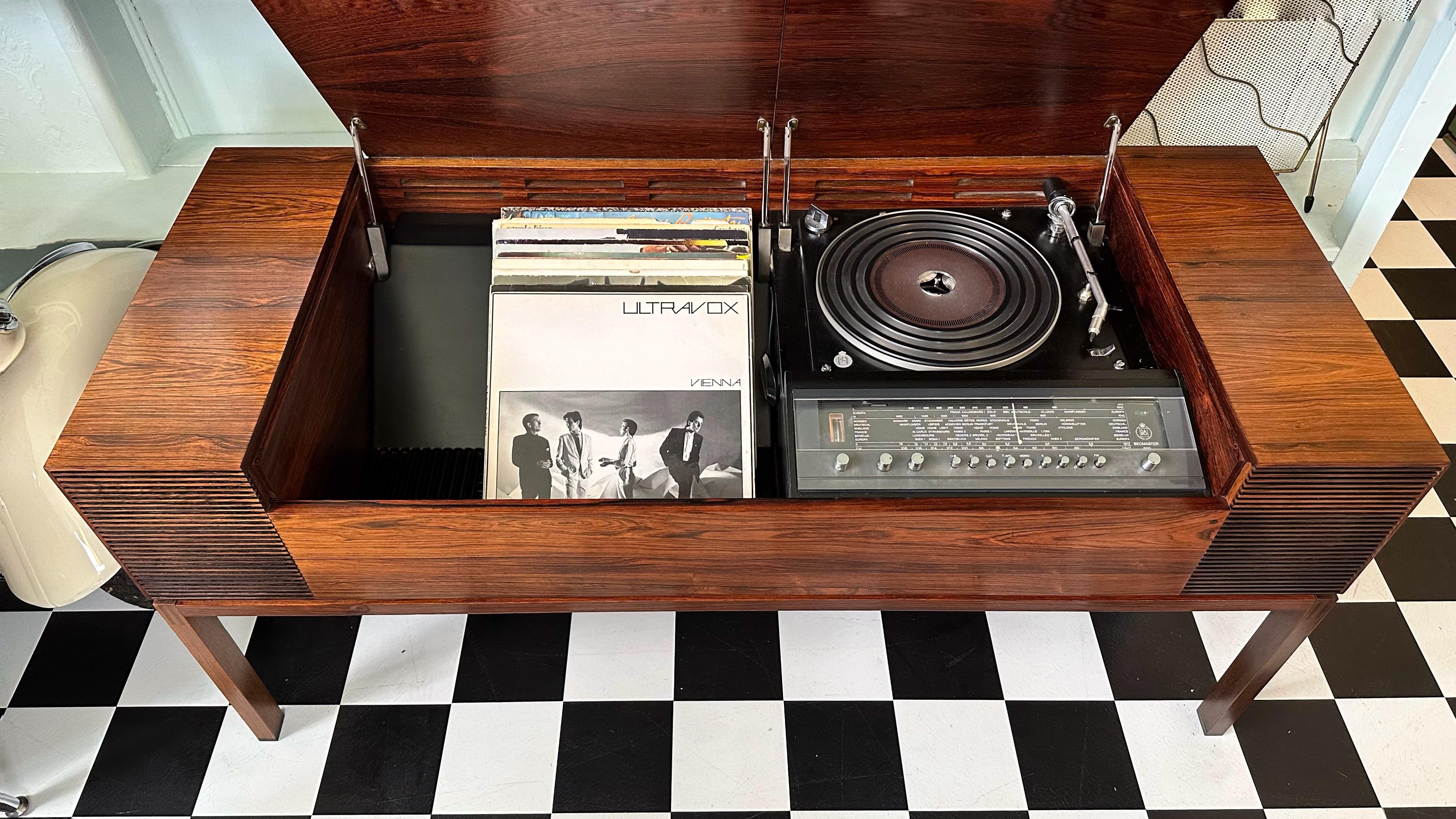 Bang & Olufsen Beomaster 900 RG Compact Radio Stereogram with Bluetooth 3