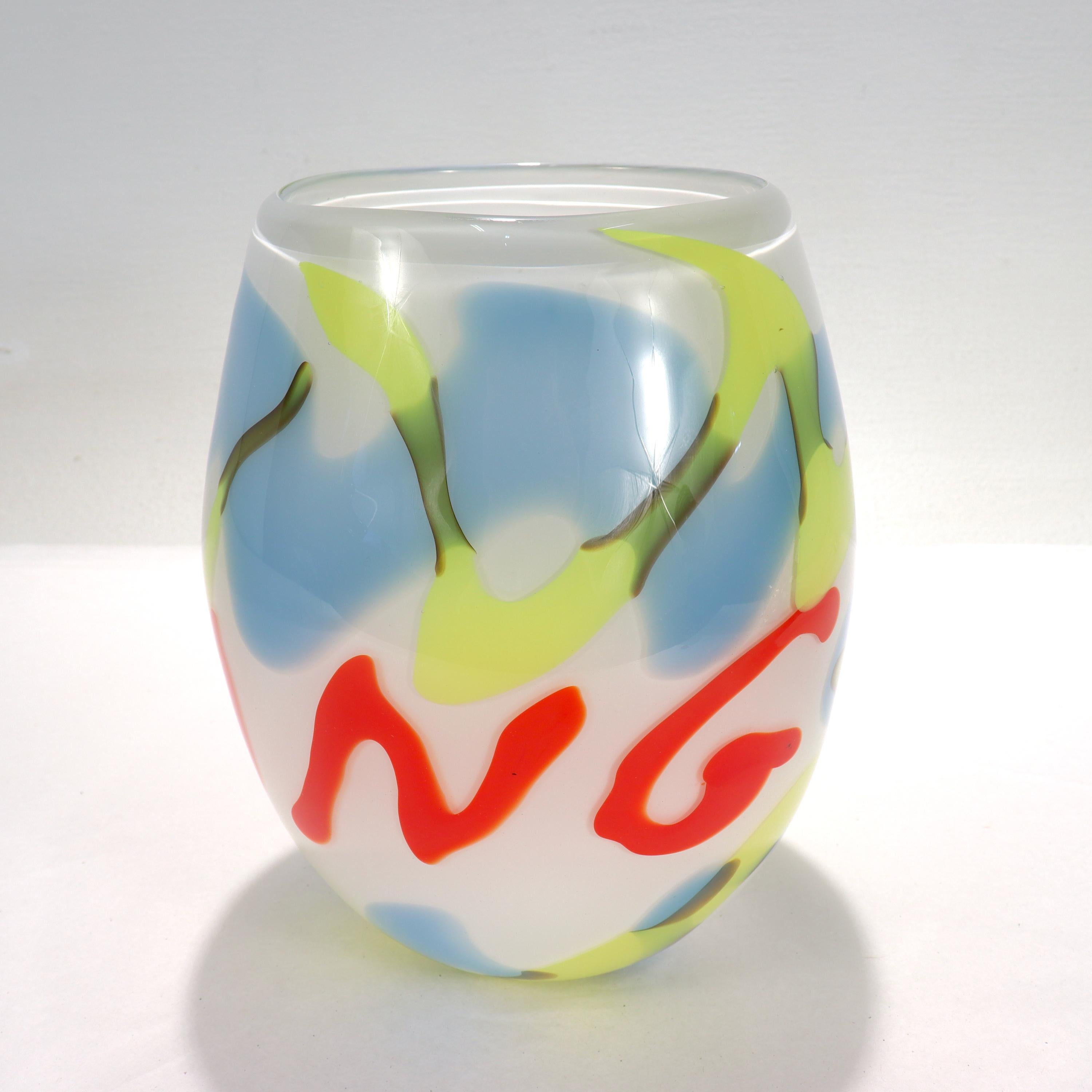 Vase en verre d'art ciselé 