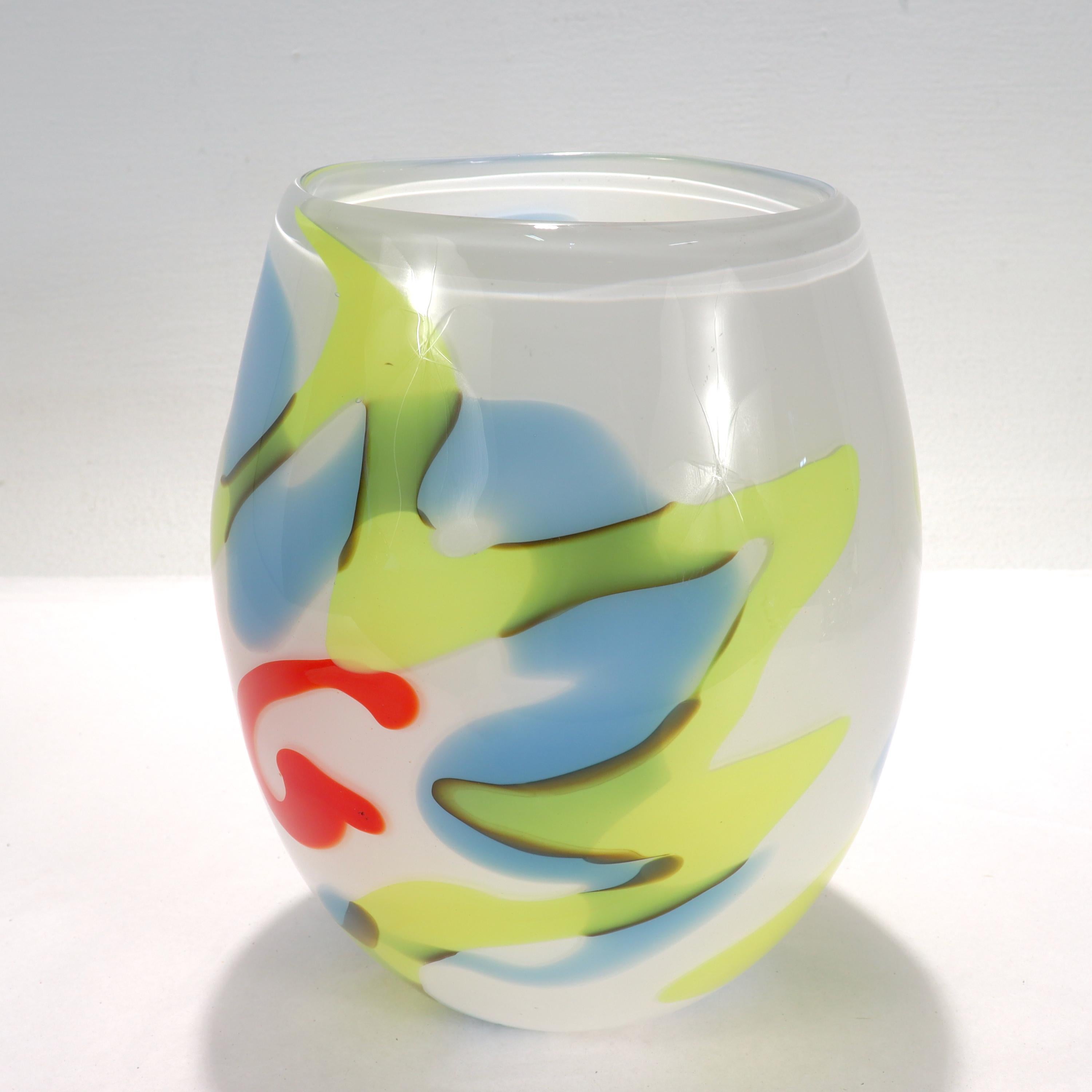 Fin du 20e siècle Vase en verre d'art ciselé 