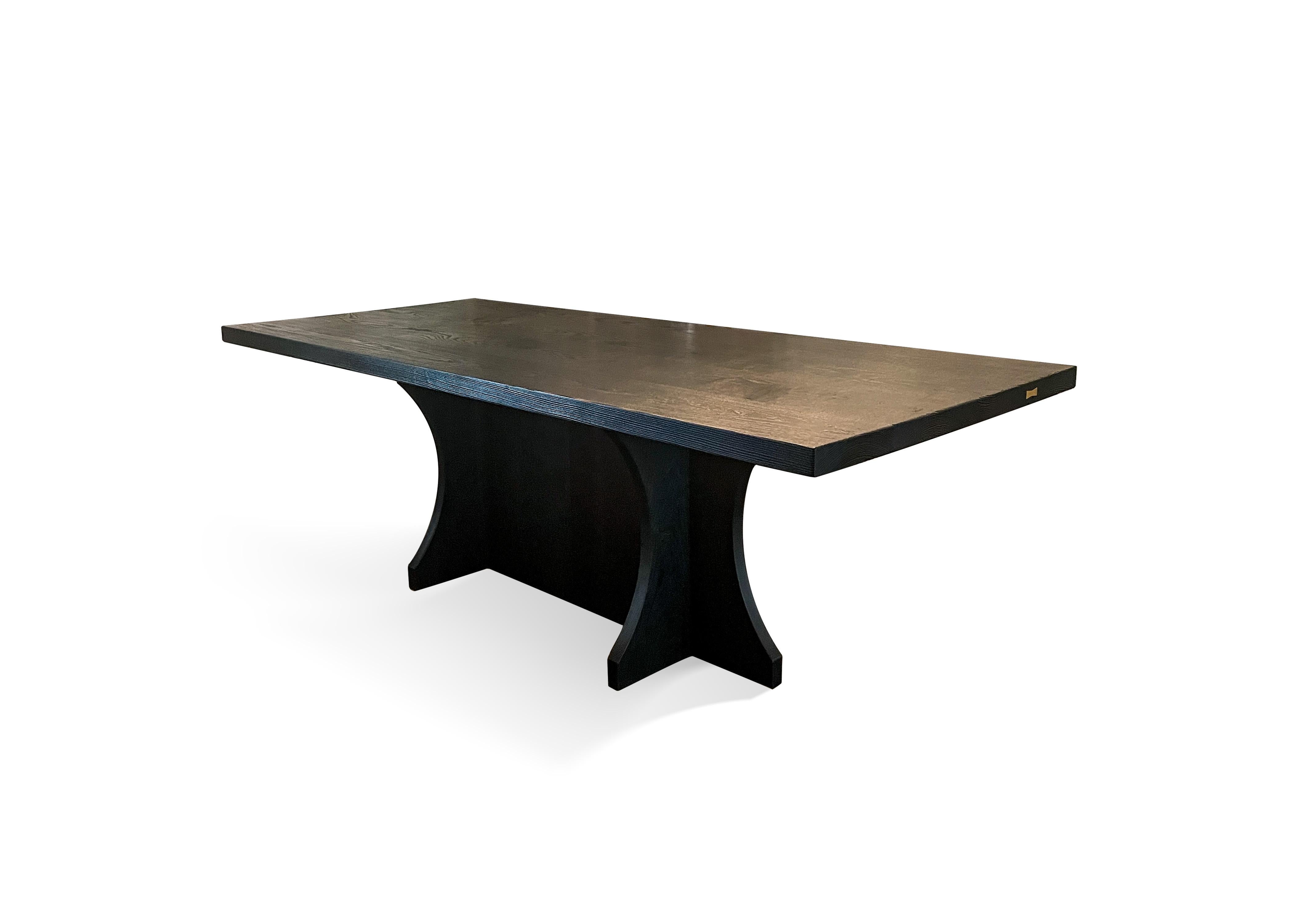 Moderne Table de salle à manger moderne Shou Sugi Ban Artisan Black Charred Wood Brass - Tent par DH en vente