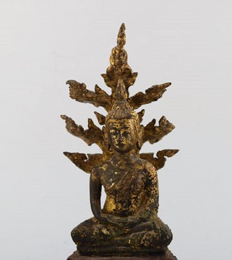 Bangkok school. Big Buddha in patinated bronze, 1800-1850.
In very good condition.
Measures: 25 x 13.5 cm.