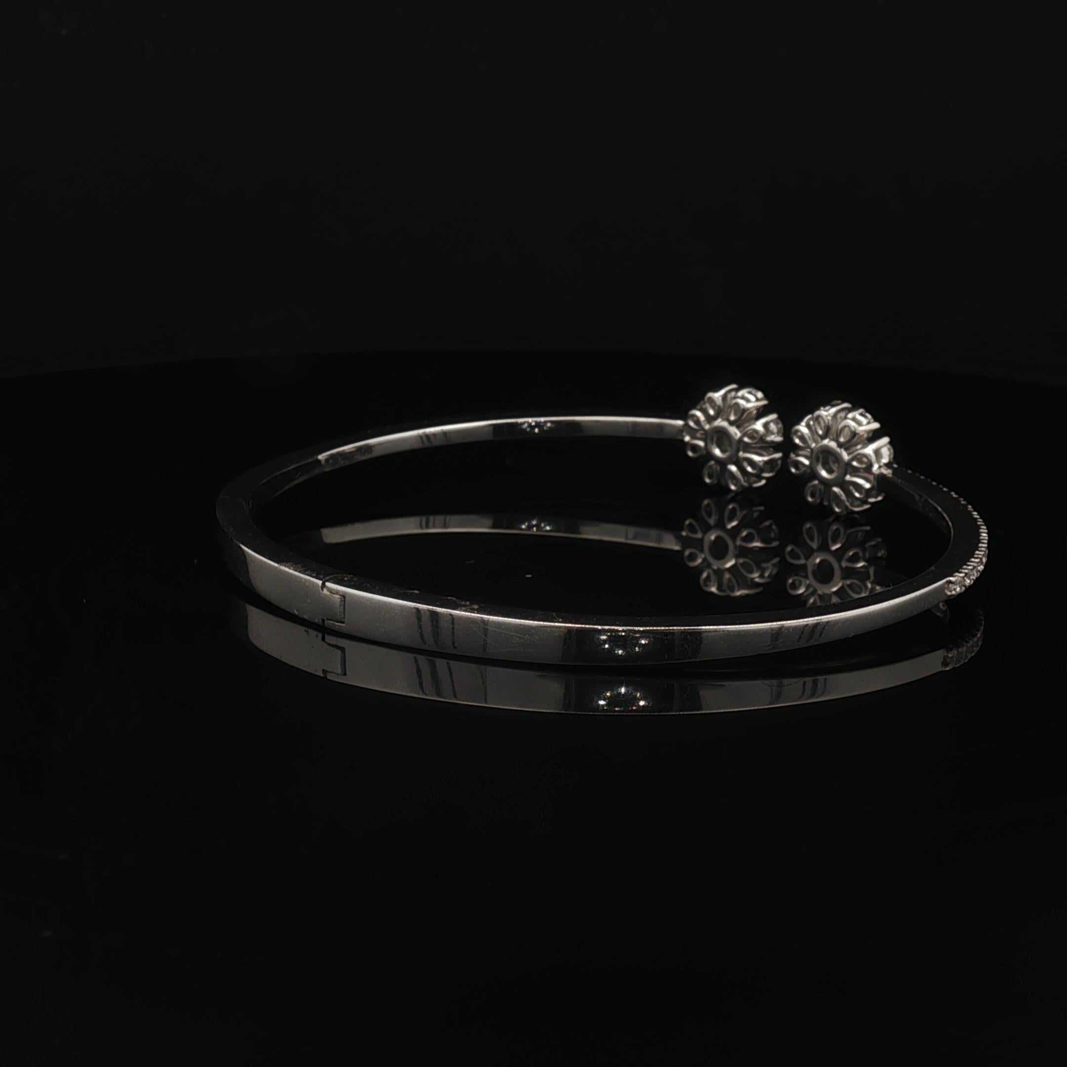 Taglio a goccia Bangle - Oro bianco 18 carati con diamanti rotondi e a forma di pera in vendita