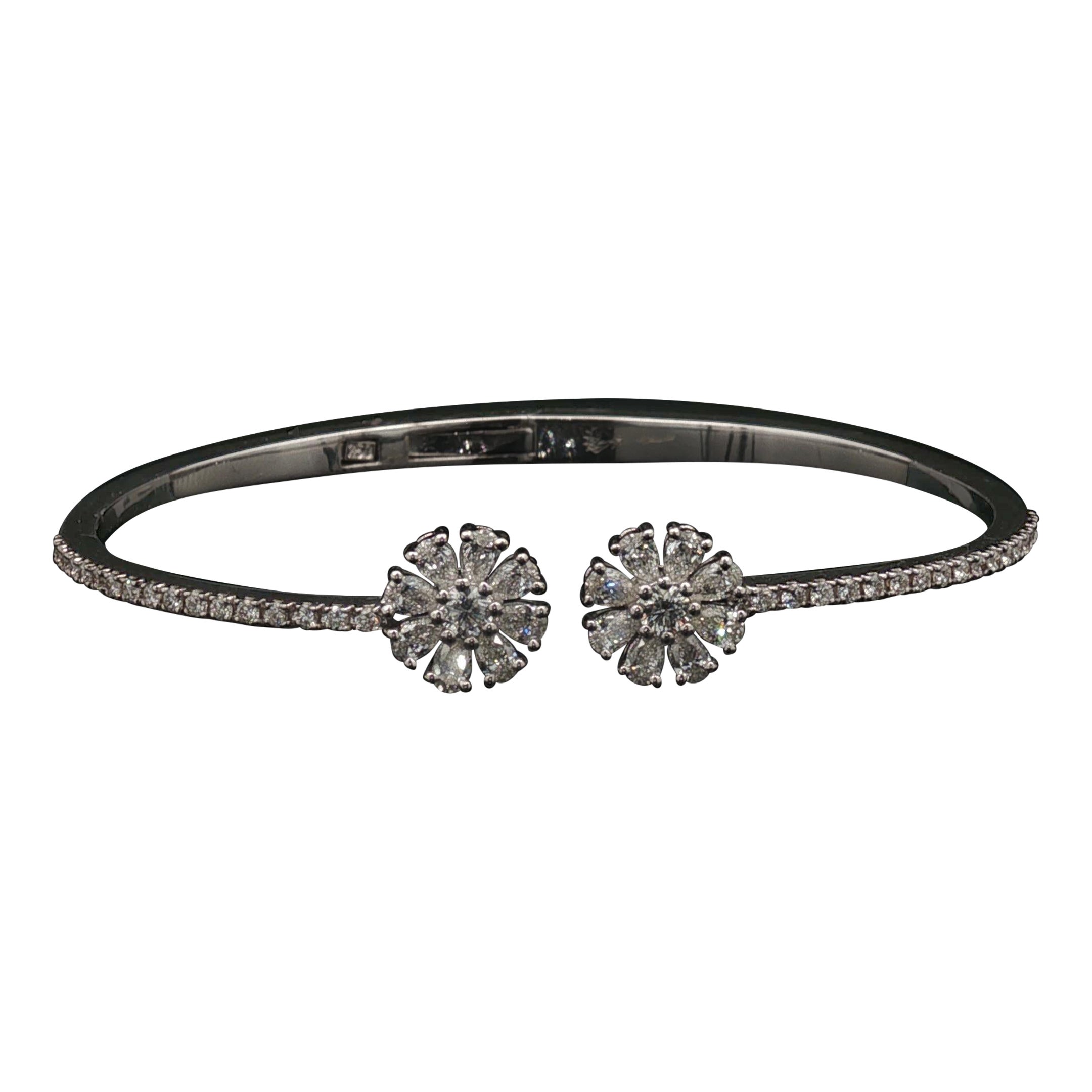 Bangle - Oro bianco 18 carati con diamanti rotondi e a forma di pera