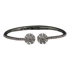 Bangle – 18K White Gold with Round and Pear-Shaped Diamonds