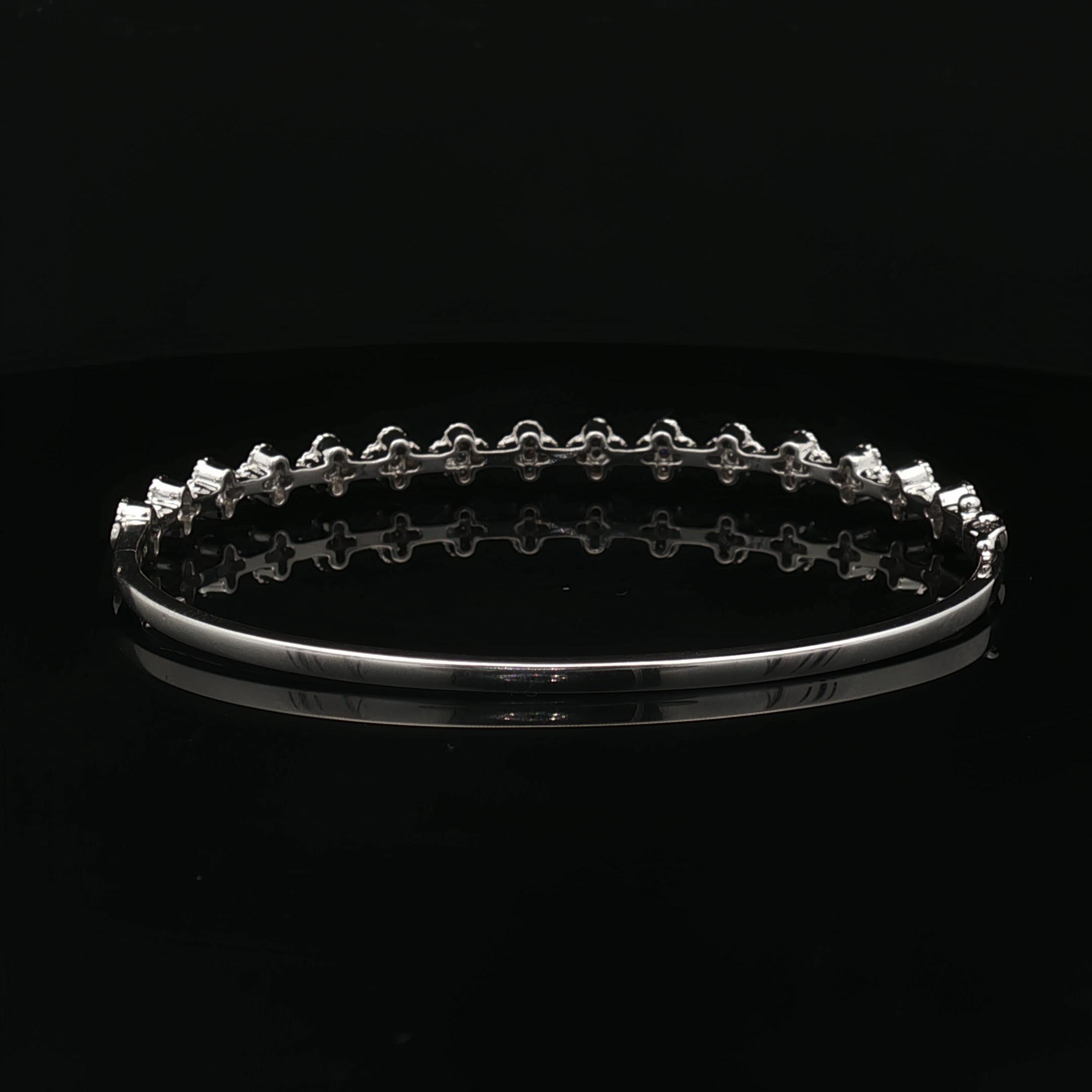 Taglio rotondo Bangle - Oro bianco 18 carati con diamanti rotondi in vendita