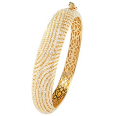 Bangle 8.20 Carat Round Brilliant 925 Sterling Silver Gold Plated Lustre Swirl