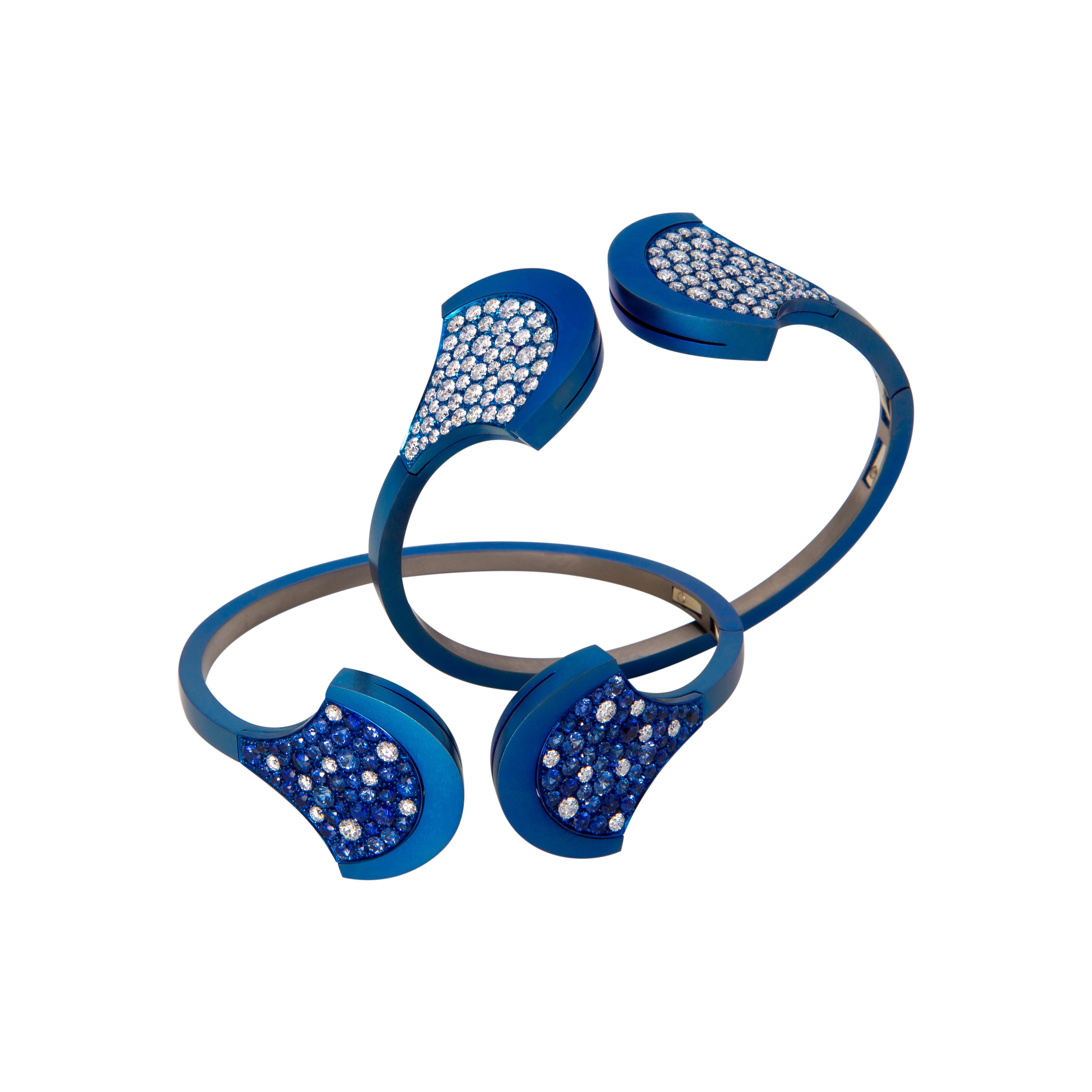 Taille ronde Bracelet jonc Titatium bleu avec diamants et saphirs bleus en vente