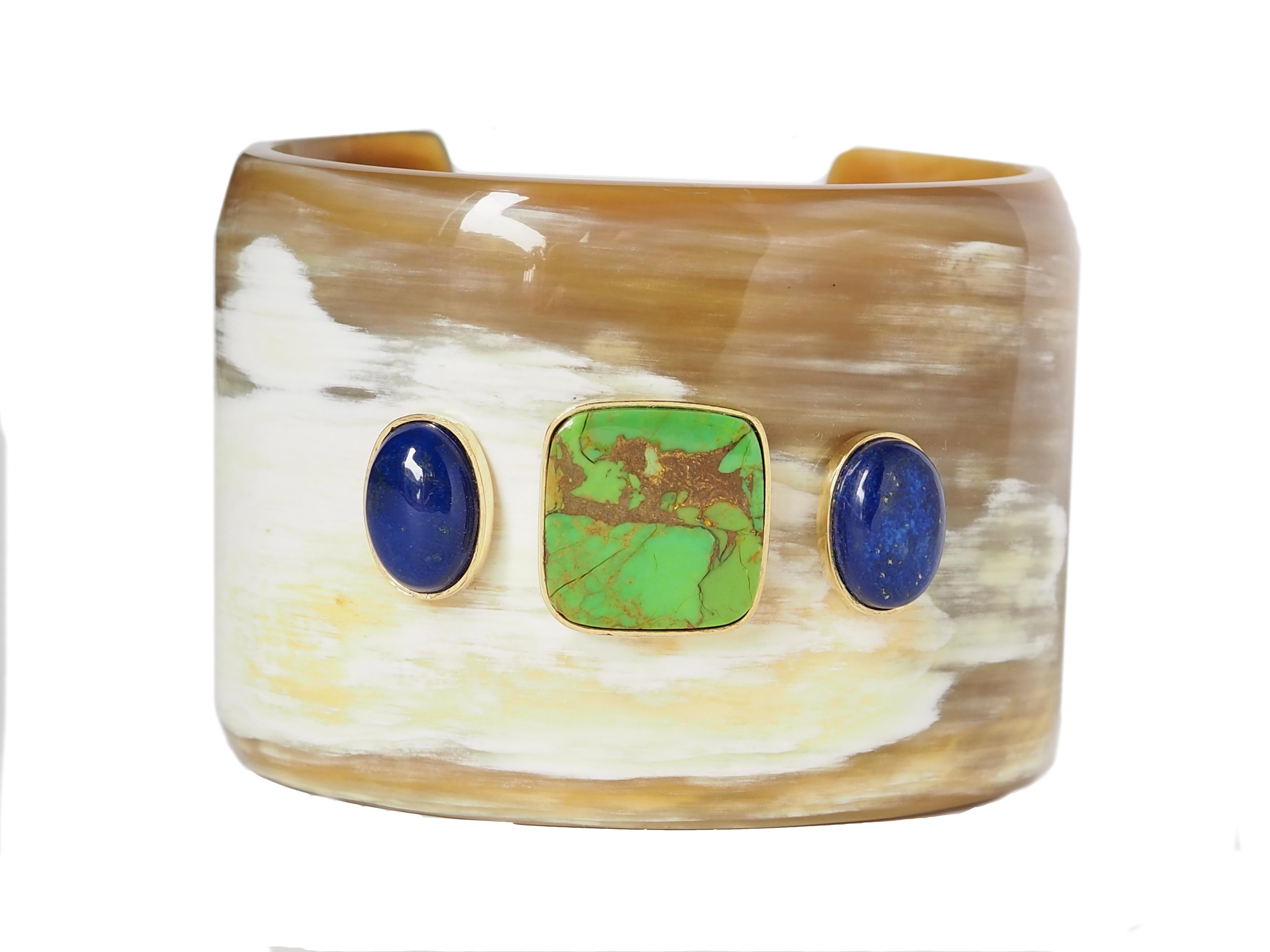 Natural Horn bangle with in the central part turquoise and blu lapis lazuli 18k Gold gr.6,70.
7cm large.
All Giulia Colussi jewelry is new and has never been previously owned or worn. Each item will arrive at your door beautifully gift wrapped in