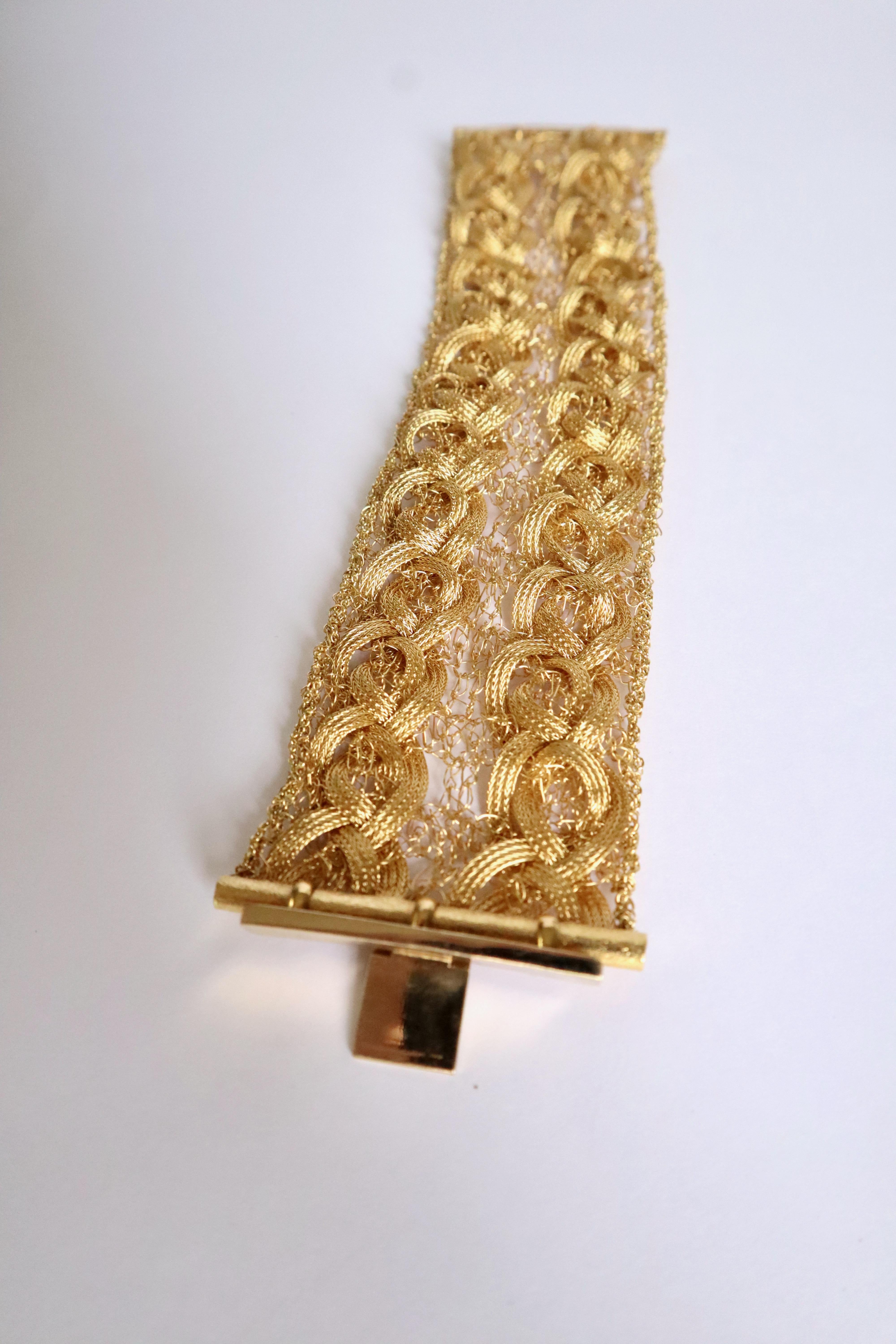 Bracelet jonc en or jaune 18 carats Pour femmes en vente
