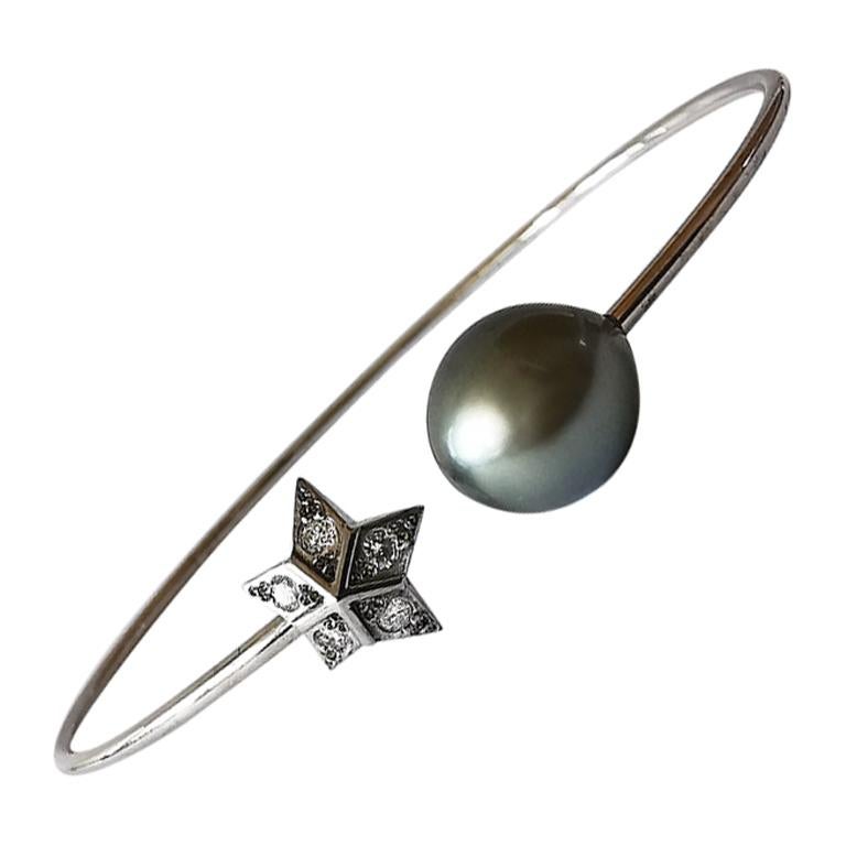 Bangle Bracelet in 18 Karat White Gold with a Diamond Star and Tahitian Pearl