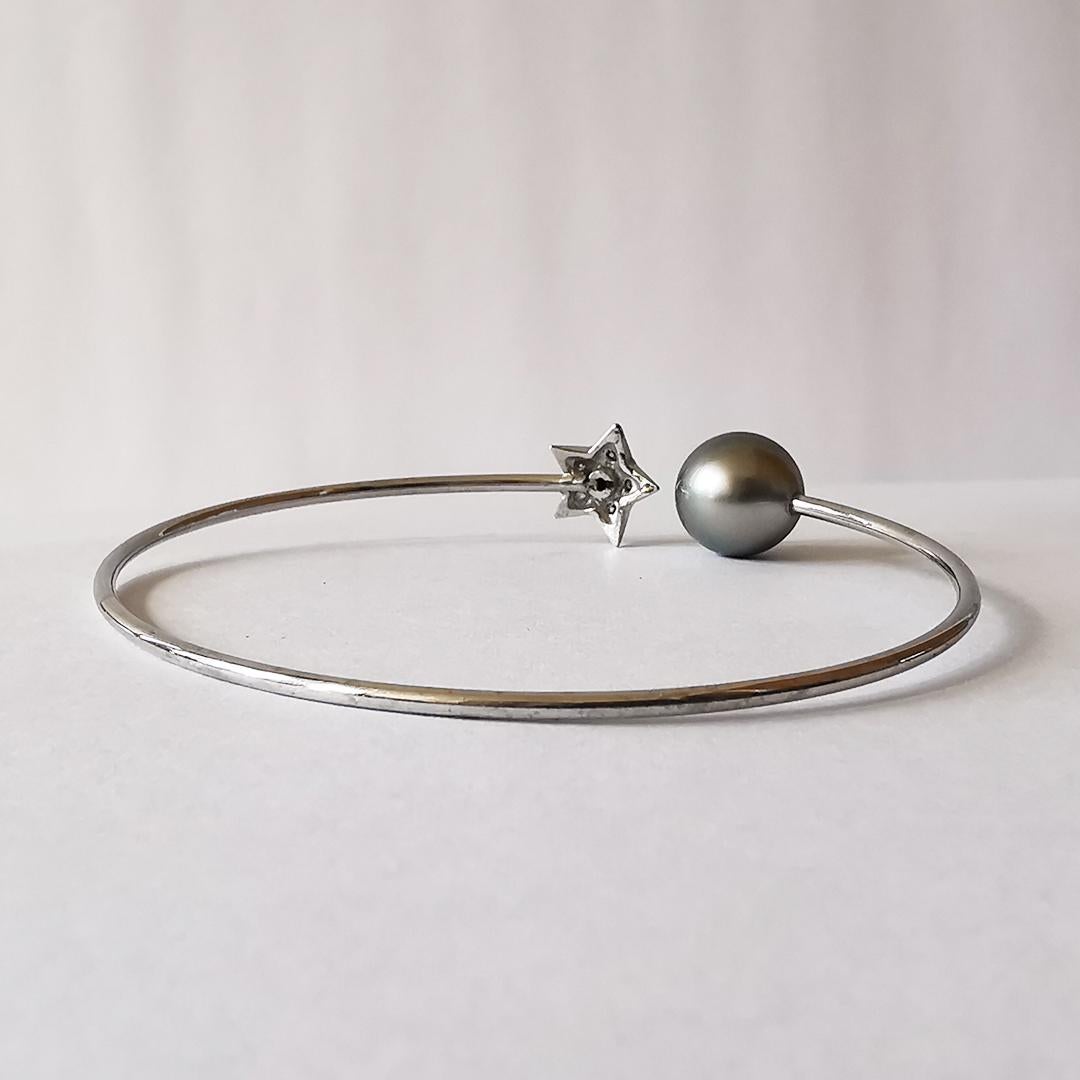 Bangle Bracelet in 18 Karat White Gold with a Diamond Star and Tahitian Pearl In New Condition In Paris, FR