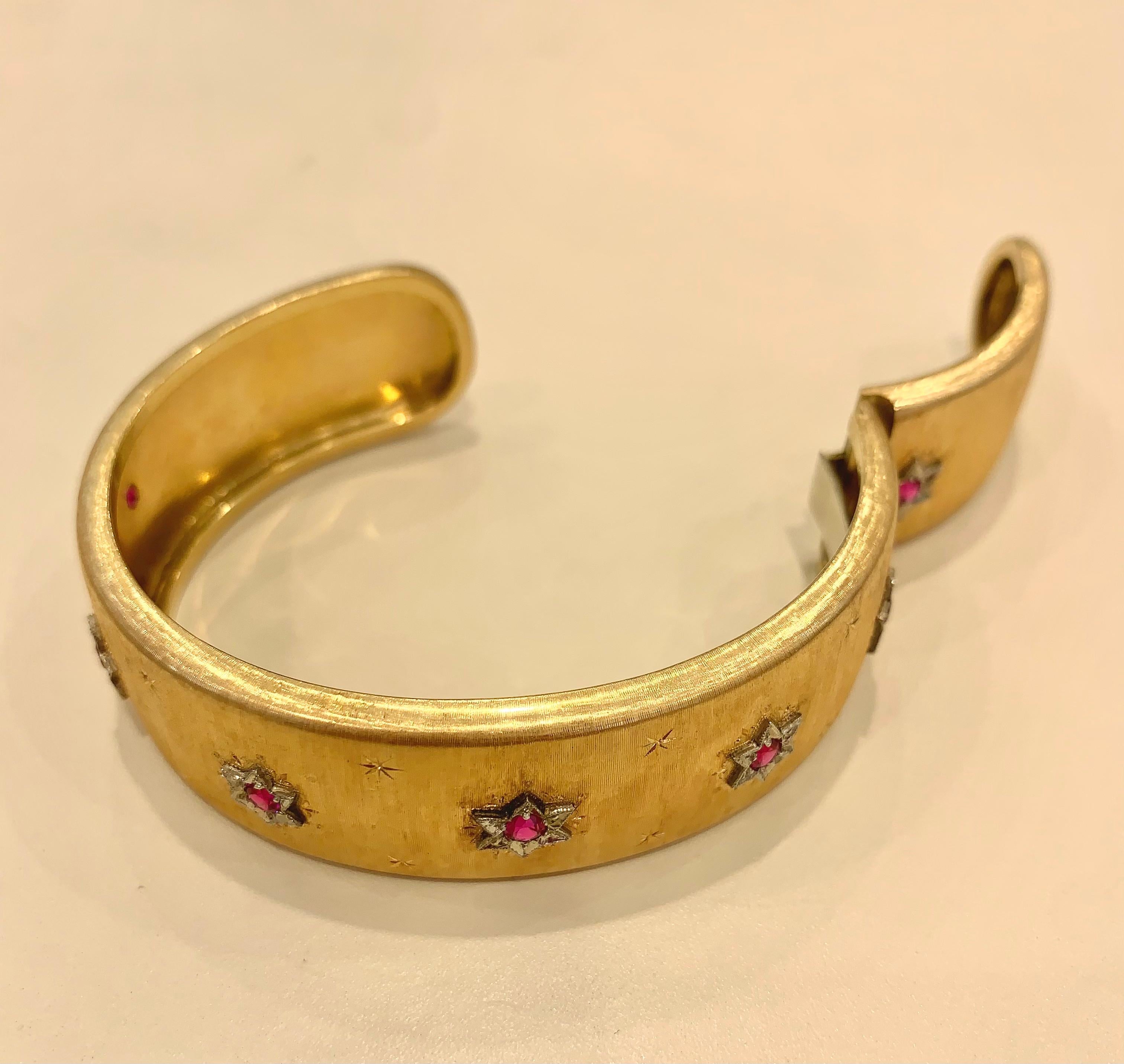 Armreif aus Gelbgold, Weißgold und Rubinen im Zustand „Gut“ im Angebot in Monaco, MC