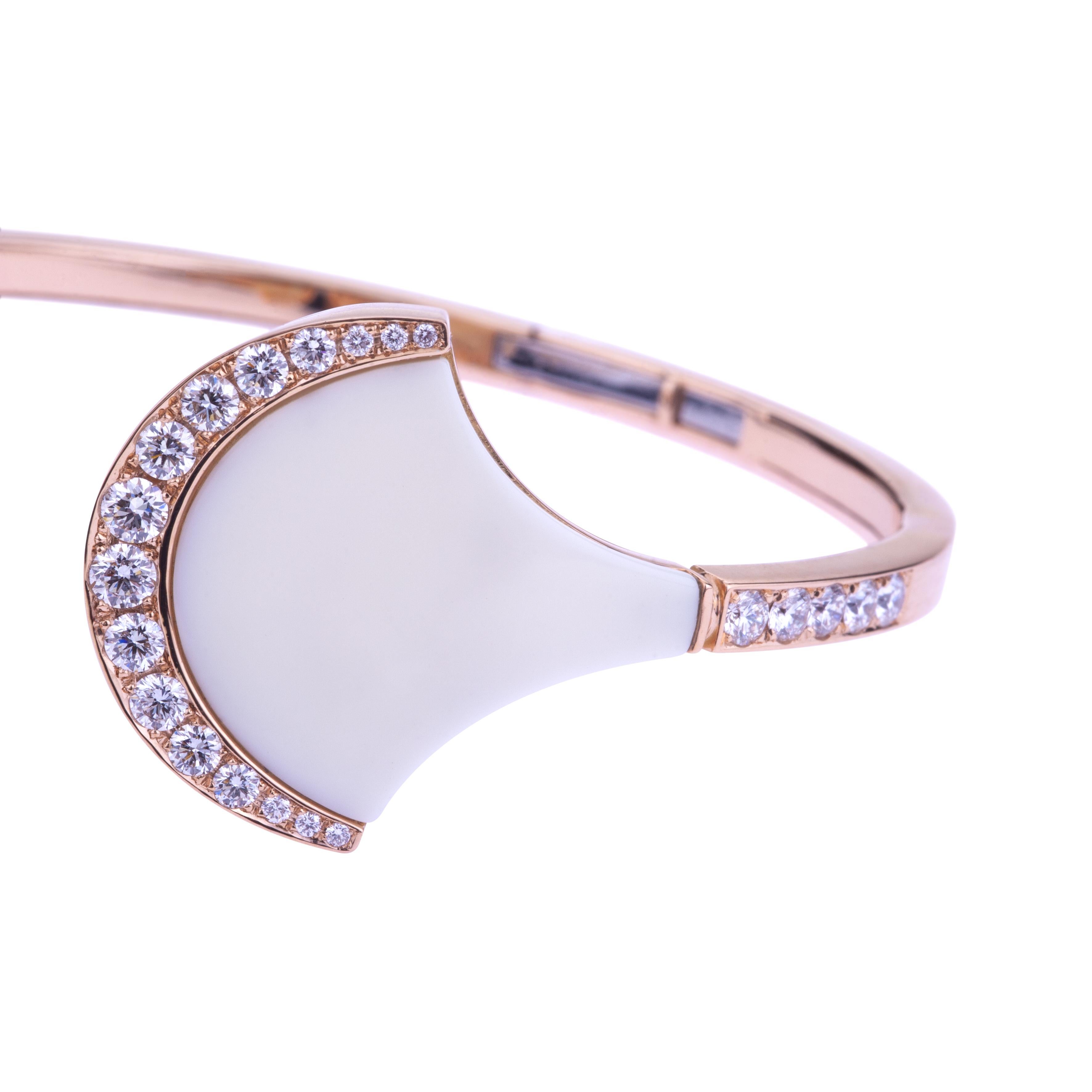 Contemporary Exclusive Wave Bangle Rose Gold with White Ceramic and Diamonds For Sale