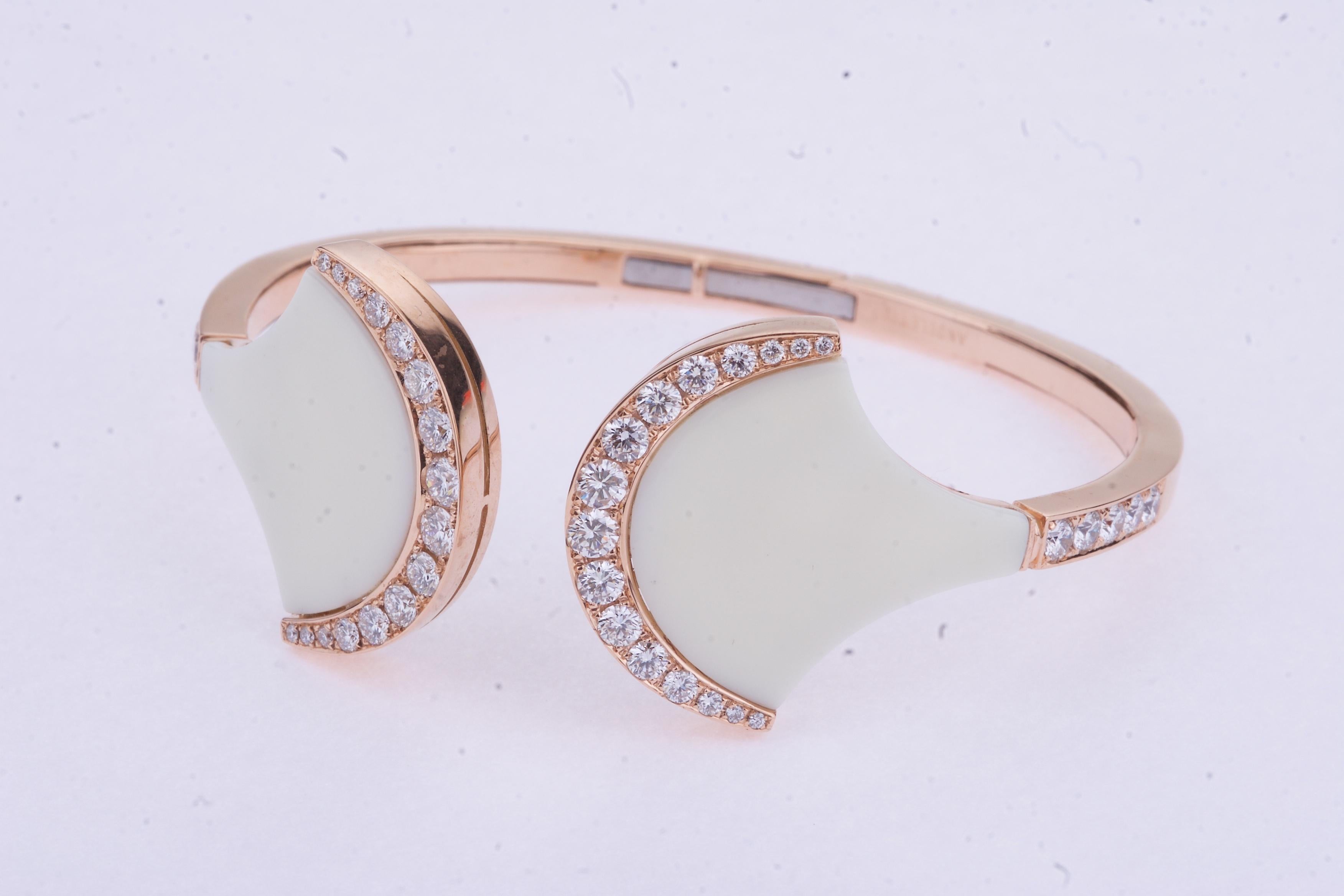 Round Cut Exclusive Wave Bangle Rose Gold with White Ceramic and Diamonds For Sale