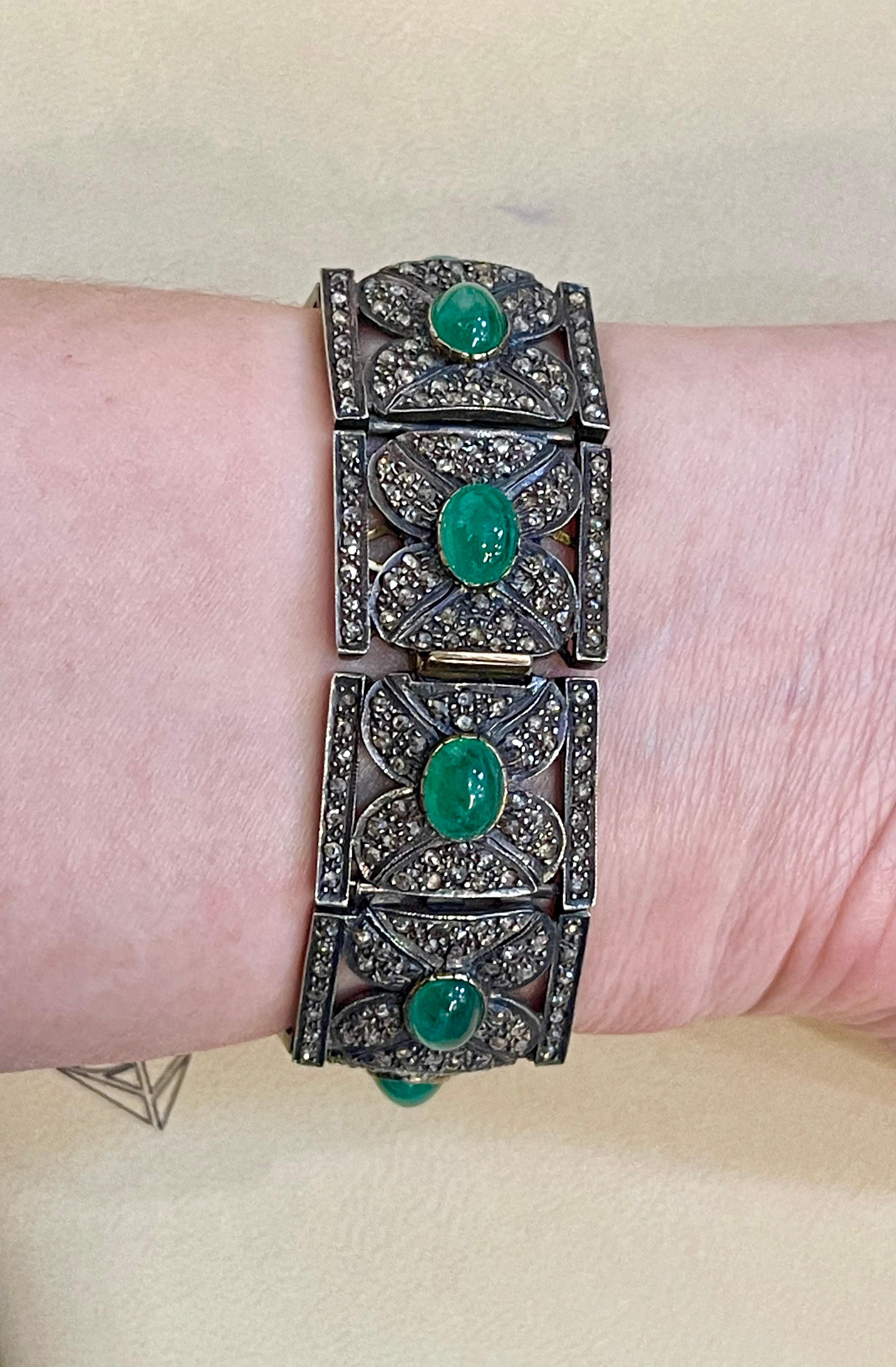 Taglio ovale Bracciale a bracciale vittoriano con diamante e smeraldo cabochon in oro 14K, argento, oro giallo in vendita