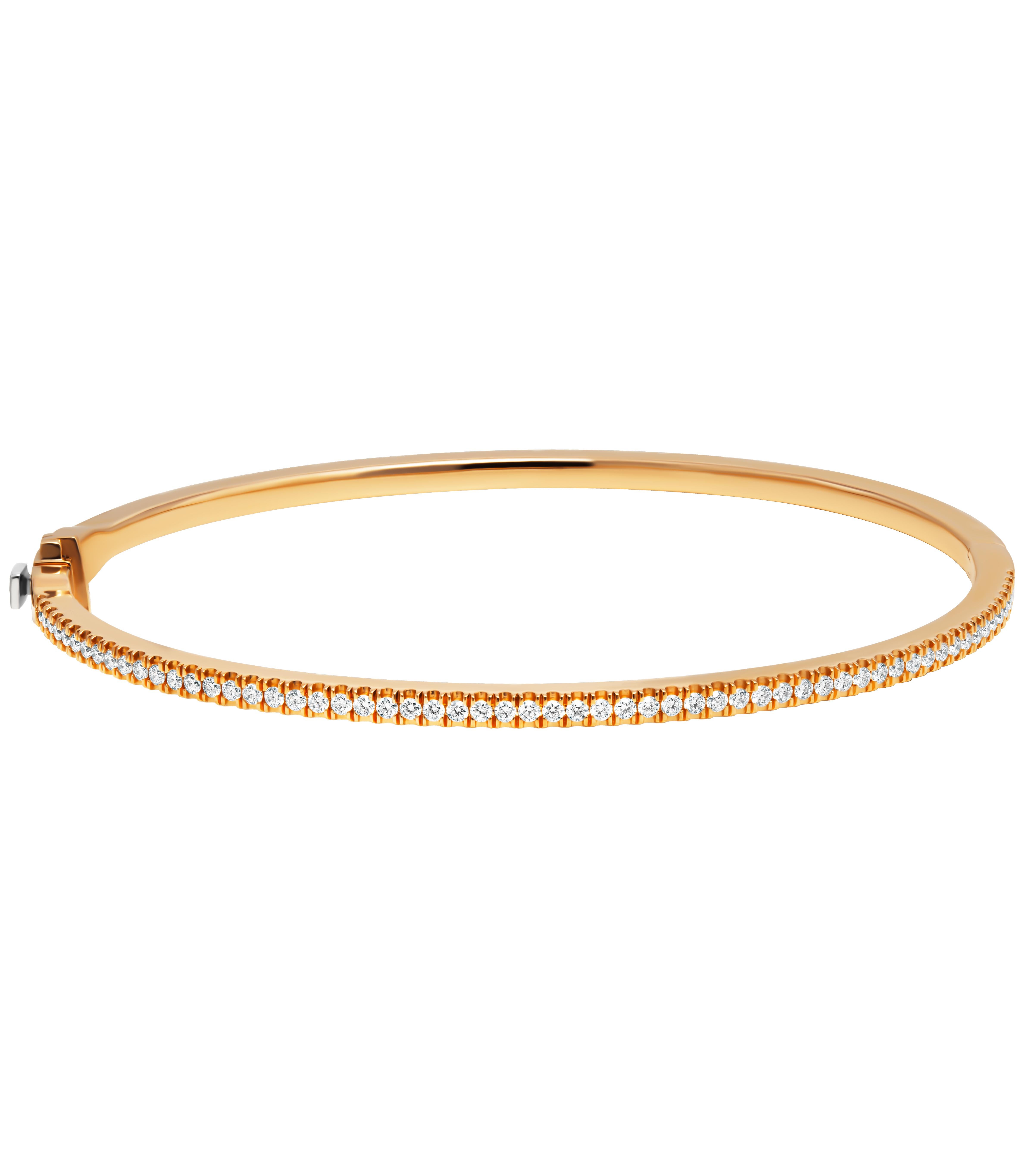 Bangle Bracelet with Pave Diamonds
In 14k Yellow gold
Size:medium
totaling: 0.54ct