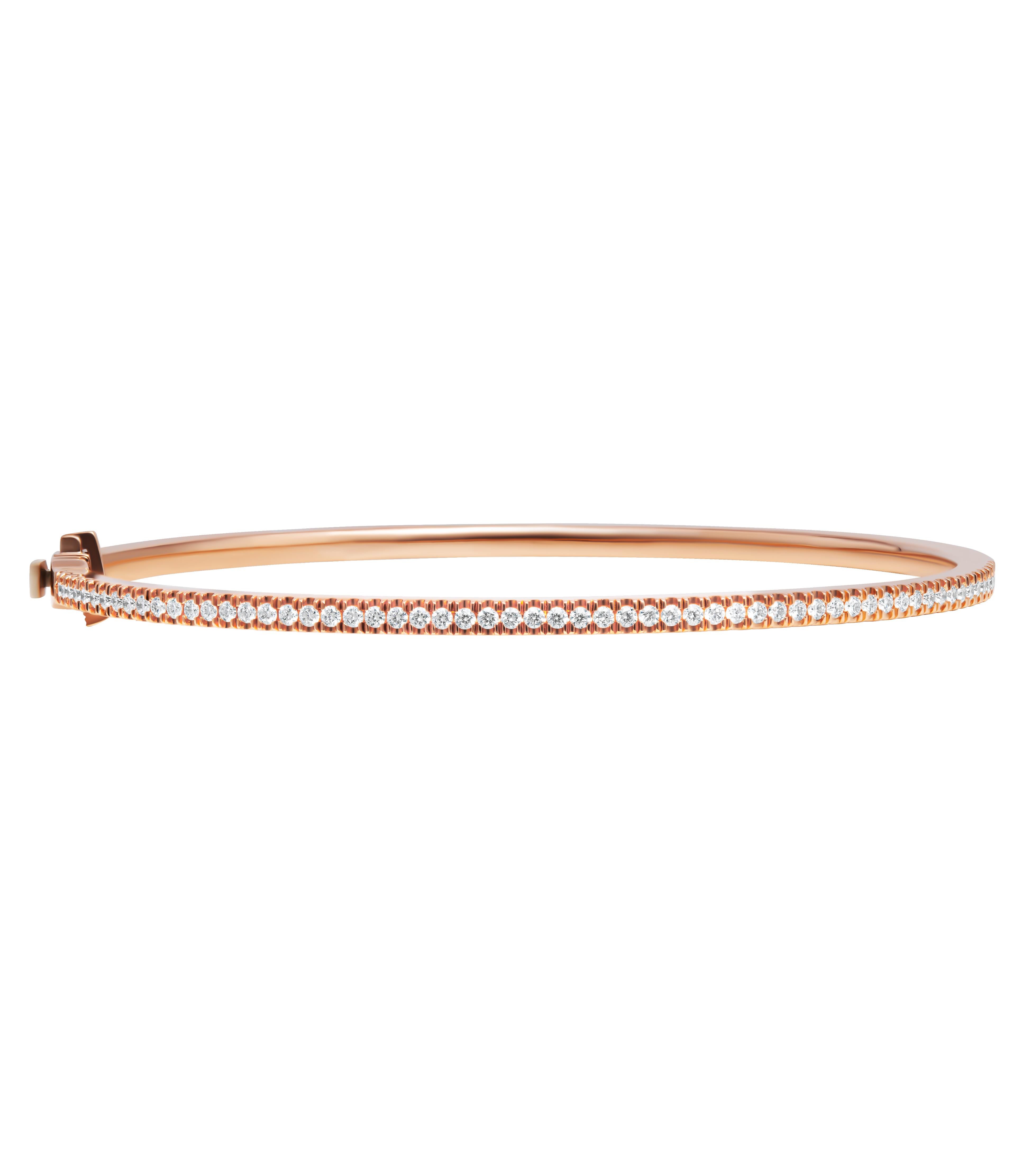 Taglio rotondo Bangle Bracelet with Pave Diamonds in vendita