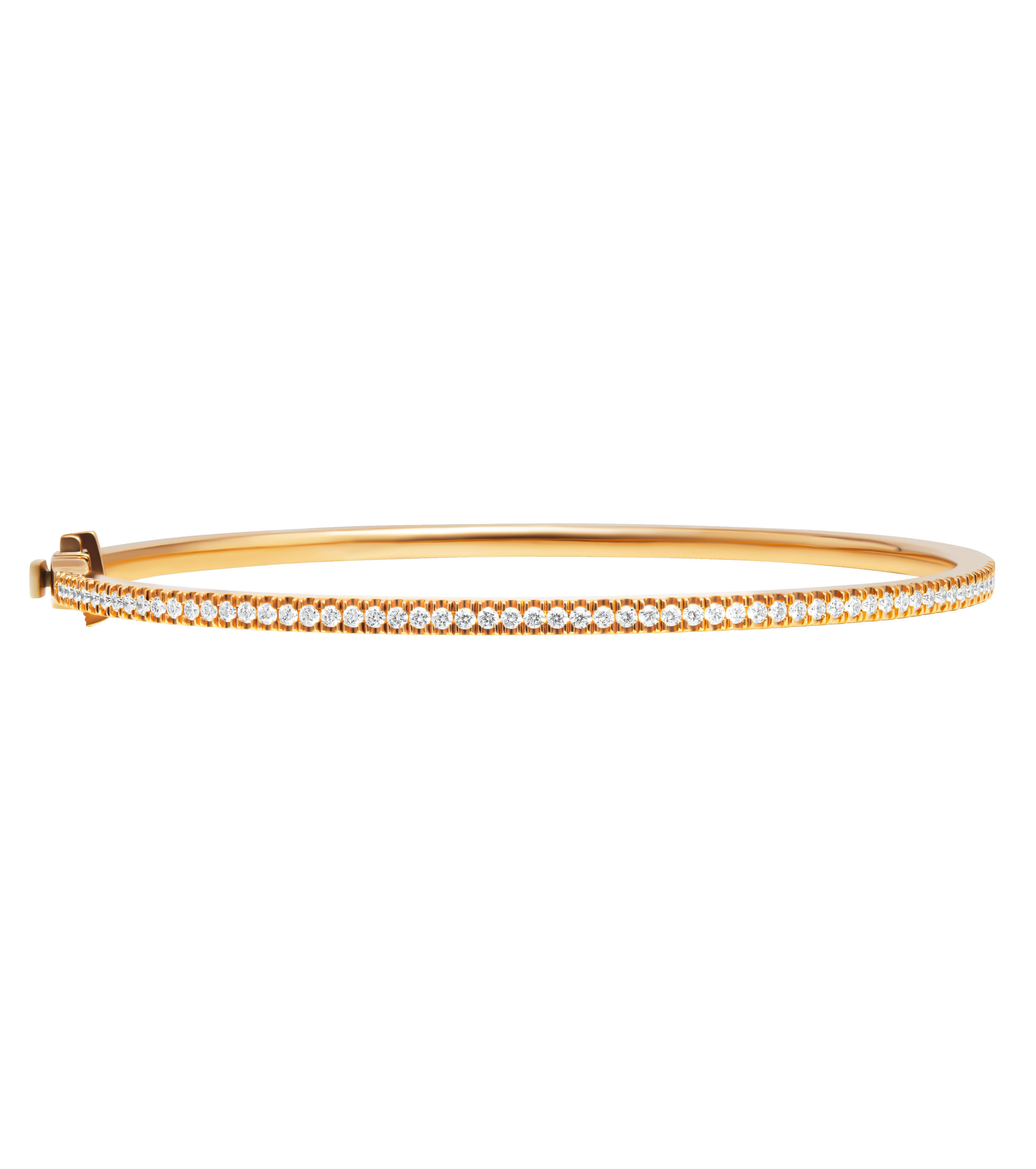 Taglio rotondo Bangle Bracelet with Pave Diamonds in vendita